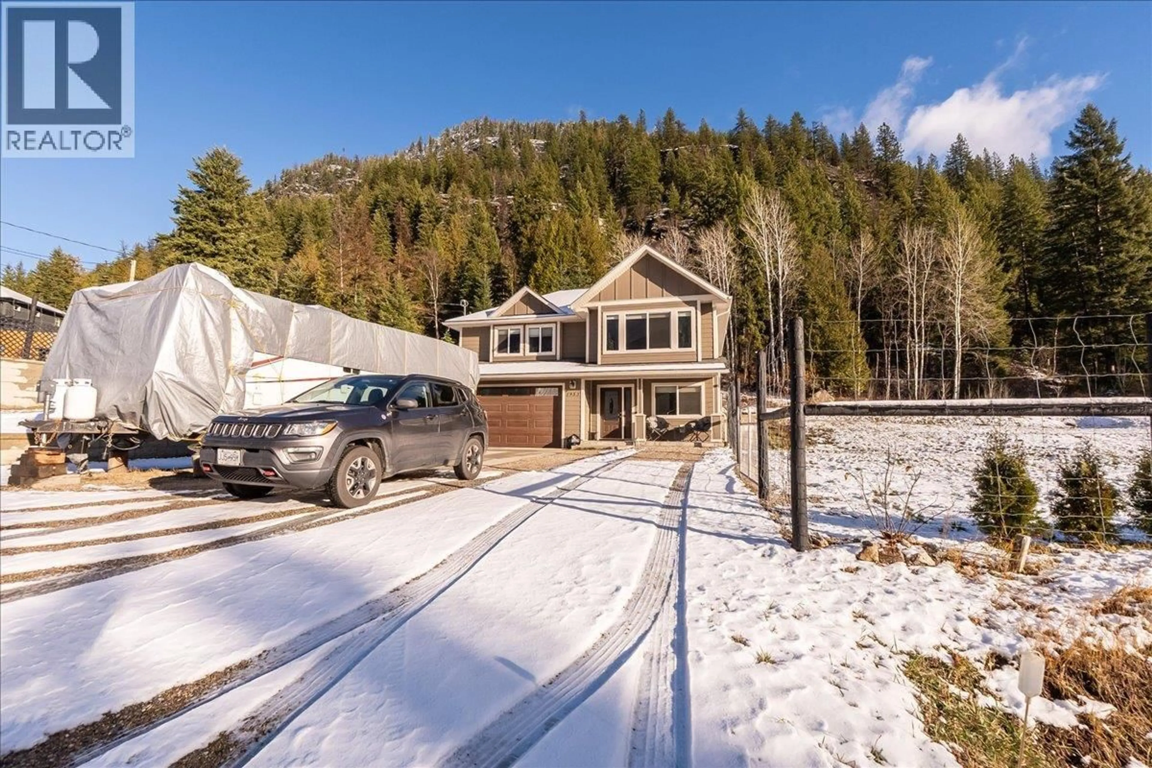 A pic from outside/outdoor area/front of a property/back of a property/a pic from drone, unknown for 1953 SANDY ROAD, Castlegar British Columbia V1N4T1