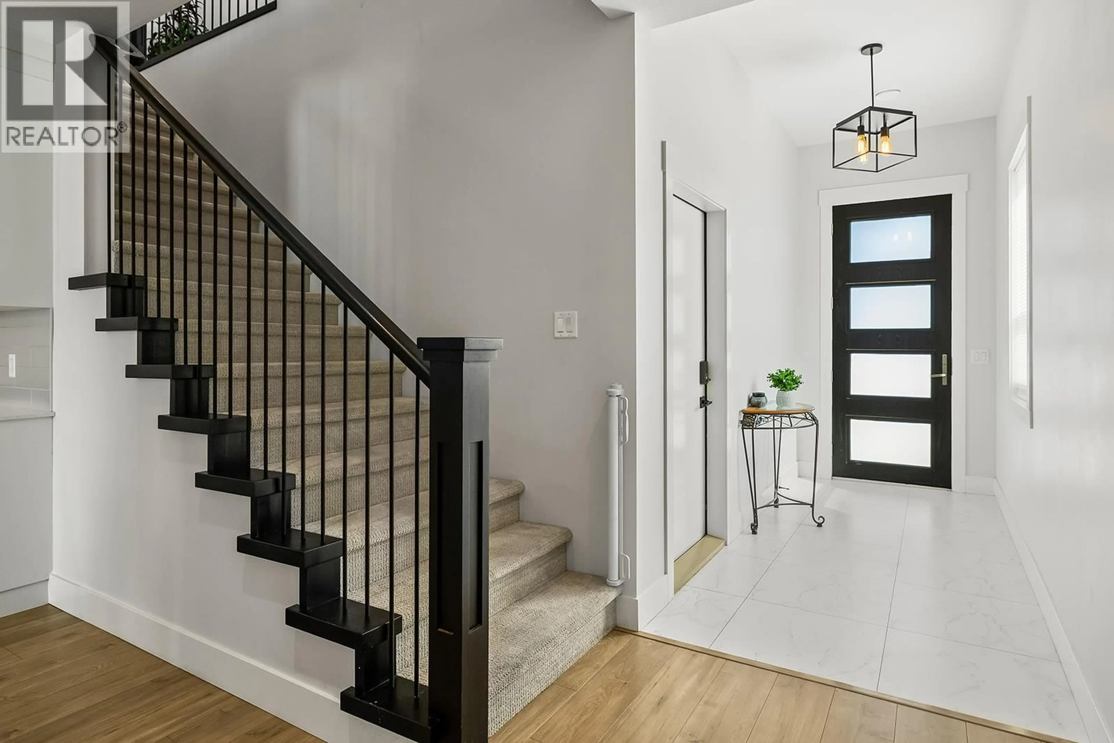 Indoor entryway for 136 SUMMERHILL PLACE, Kelowna British Columbia V1V1T6