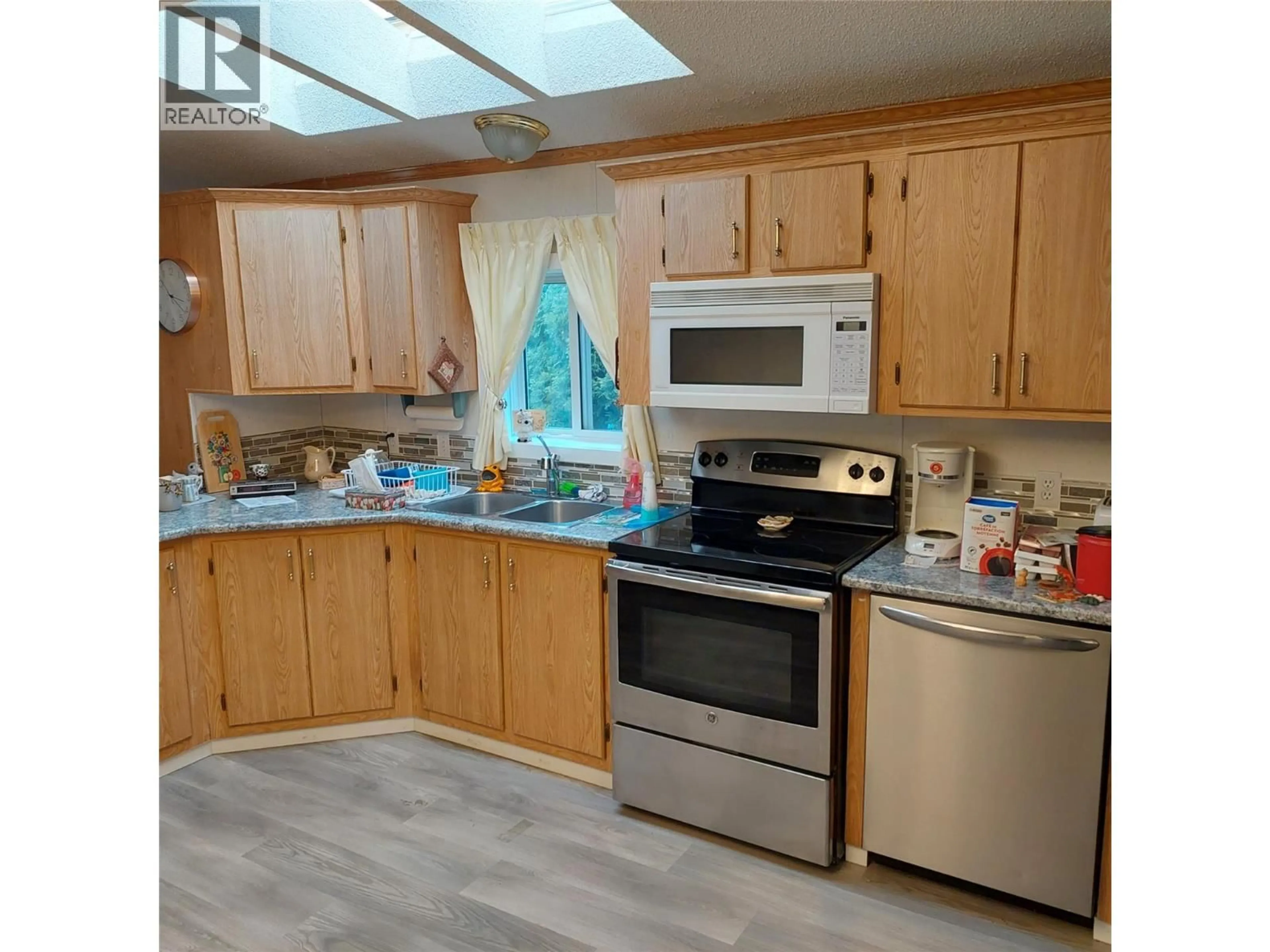 Standard kitchen, wood/laminate floor for 163 - 1880 OLD BOUCHERIE ROAD, West Kelowna British Columbia V4T1Z3
