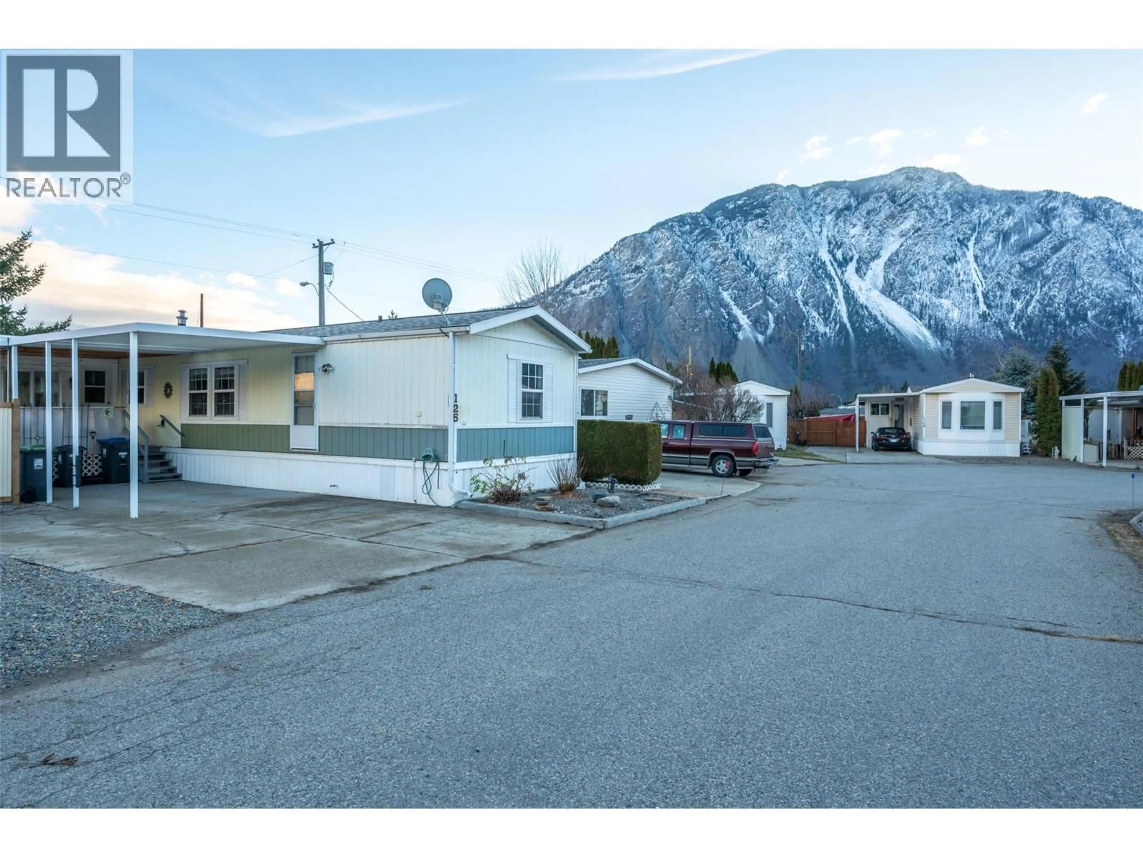 A pic from outside/outdoor area/front of a property/back of a property/a pic from drone, mountain view for 125 - 914 BLAKEBOROUGH AVENUE, Keremeos British Columbia V0X1N2
