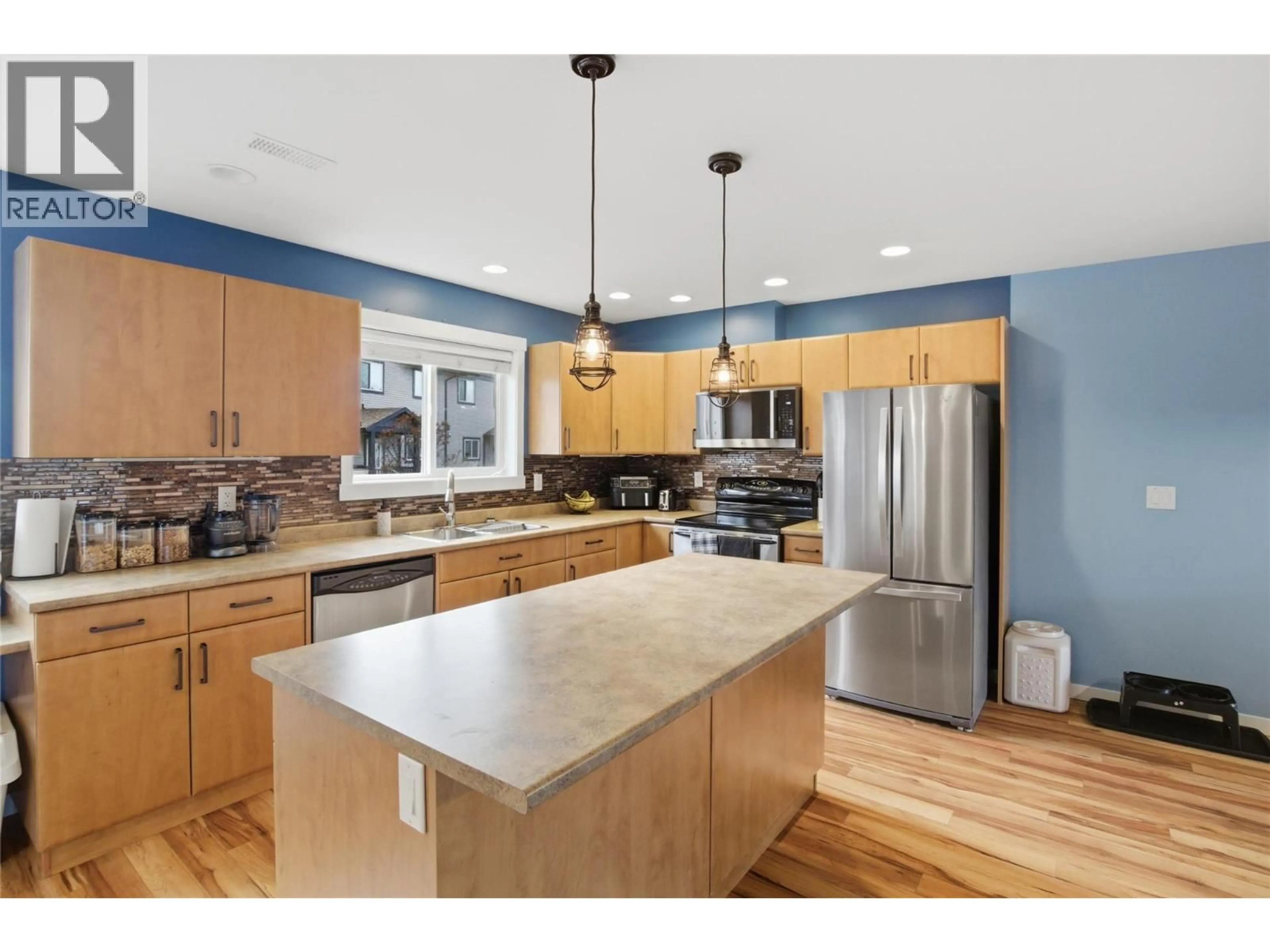 Open concept kitchen, wood/laminate floor for 12 - 1741 TRANQUILLE ROAD, Kamloops British Columbia V2B0C3