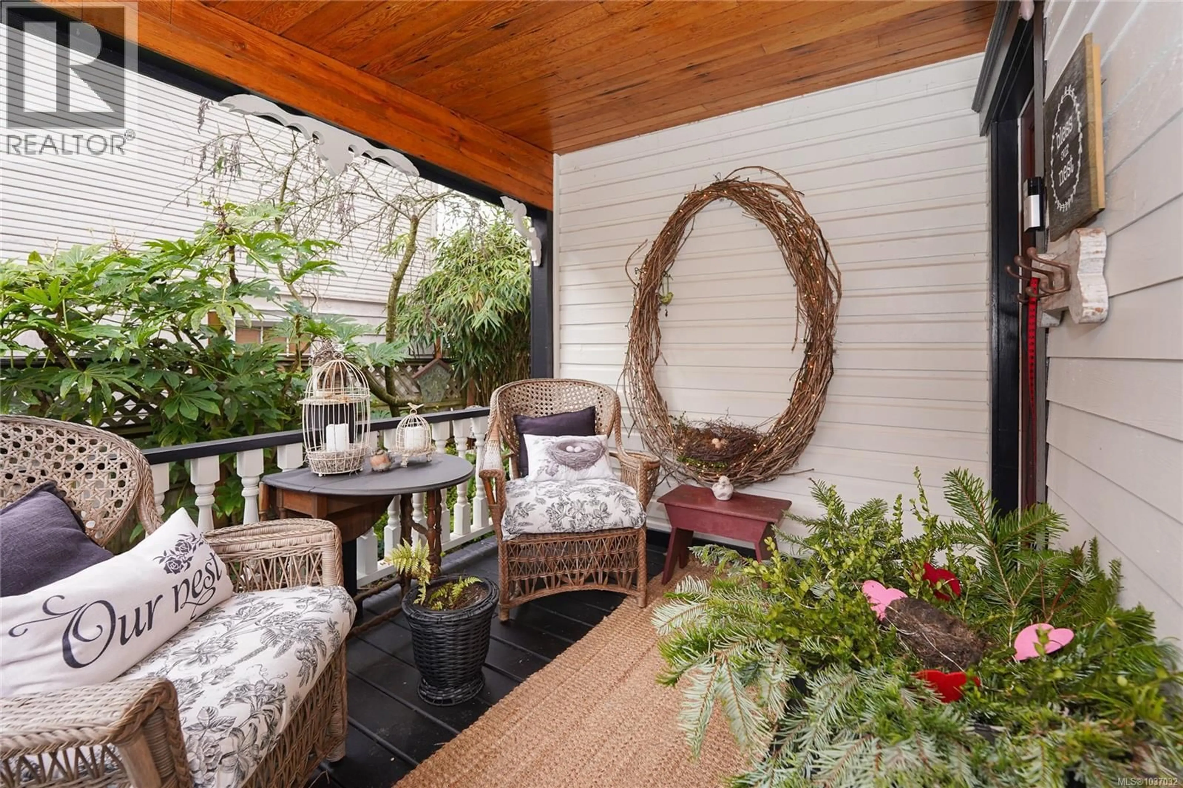 Patio, street for 814 HEREWARD ROAD, Victoria British Columbia V9A4C8