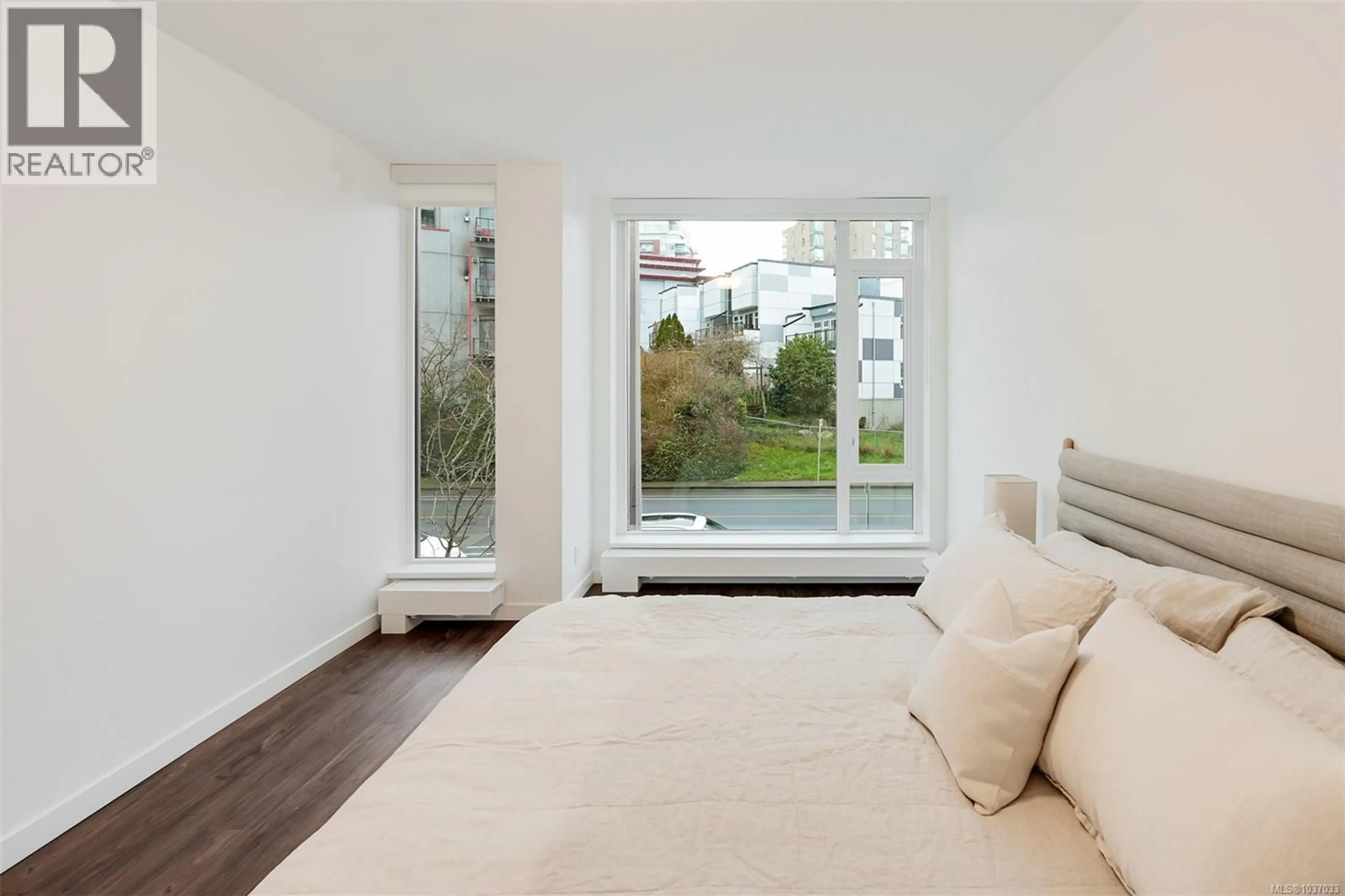 Bedroom with bed, unknown for 204 - 363 TYEE ROAD, Victoria British Columbia V9A0B5