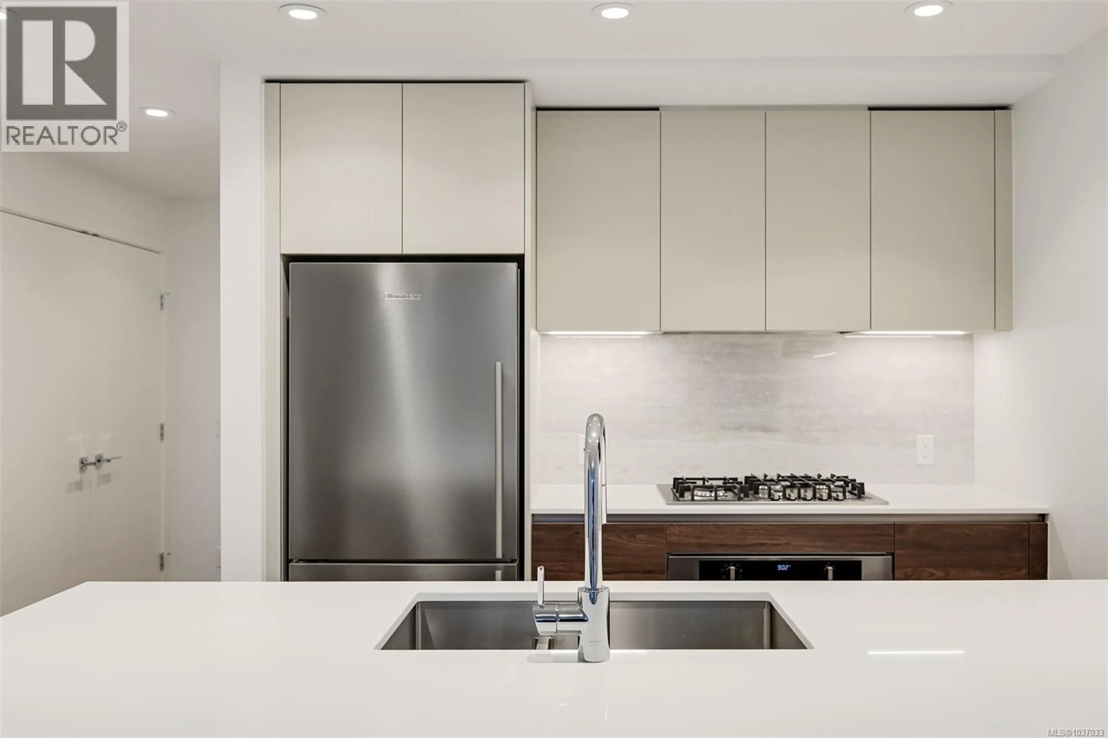 Contemporary kitchen, unknown for 204 - 363 TYEE ROAD, Victoria British Columbia V9A0B5