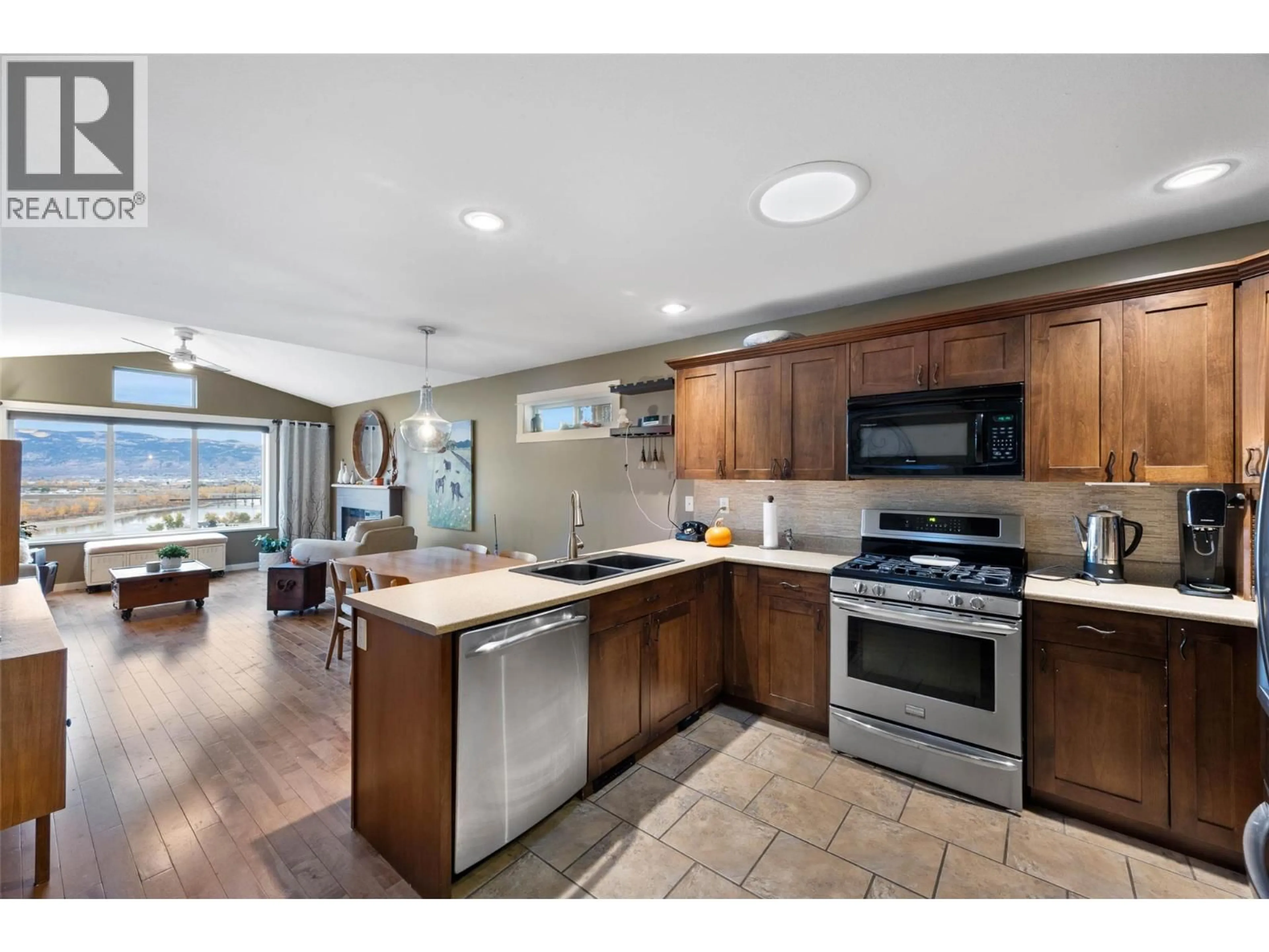 Open concept kitchen, ceramic/tile floor for 13 - 900 STAGECOACH DRIVE, Kamloops British Columbia V2B0B7