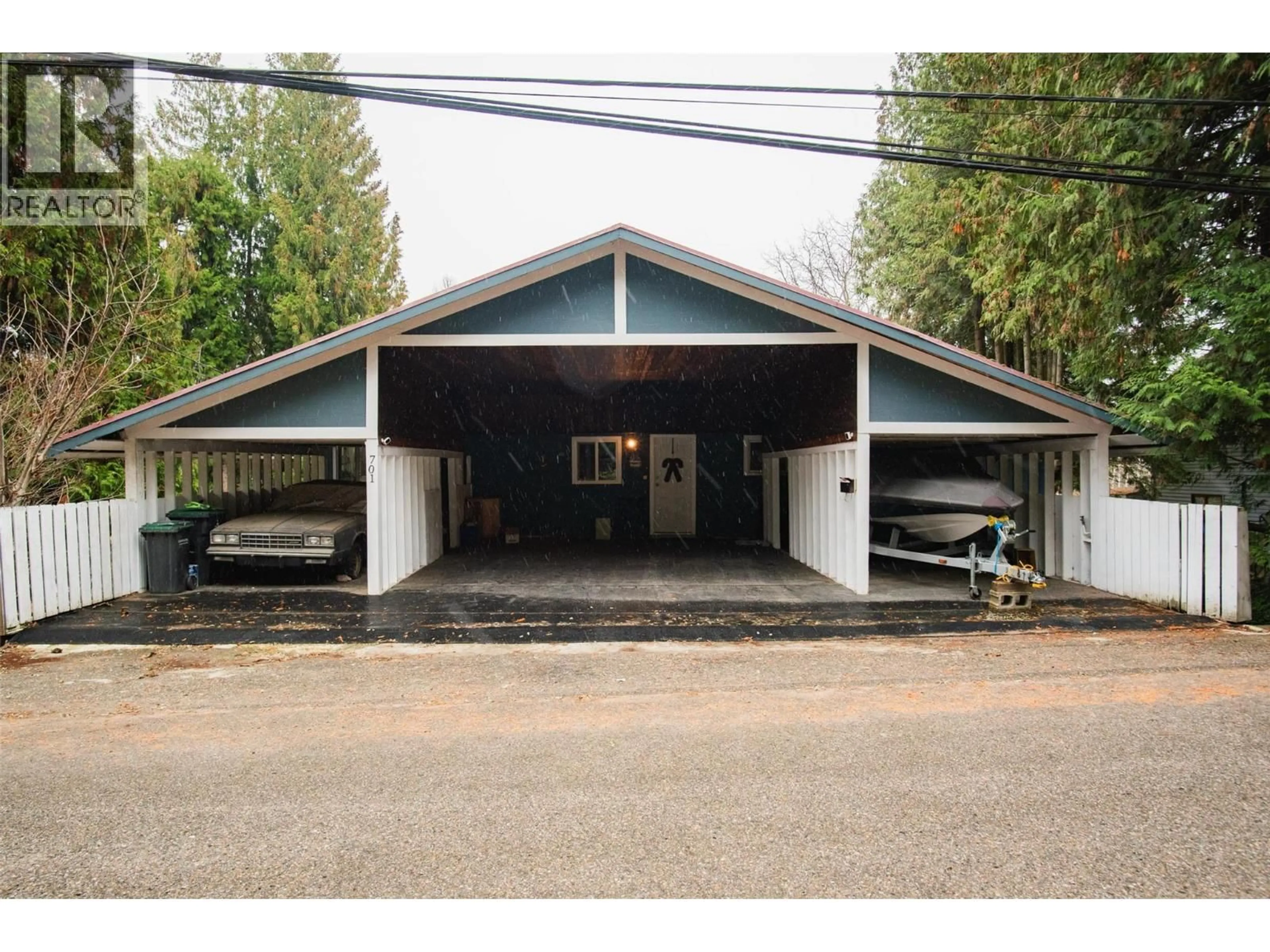 Indoor garage for 701 10TH AVENUE, Castlegar British Columbia V1N1K8