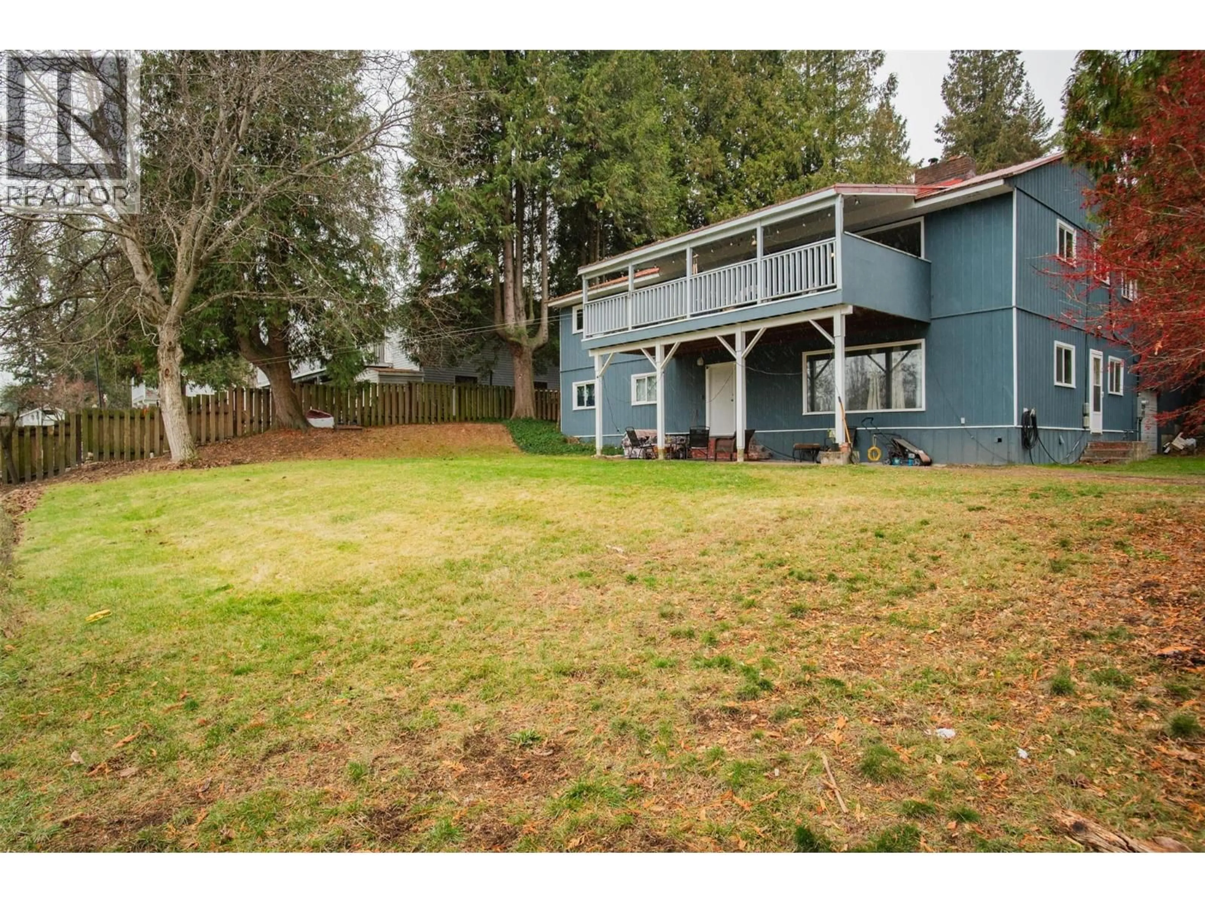 A pic from outside/outdoor area/front of a property/back of a property/a pic from drone, unknown for 701 10TH AVENUE, Castlegar British Columbia V1N1K8