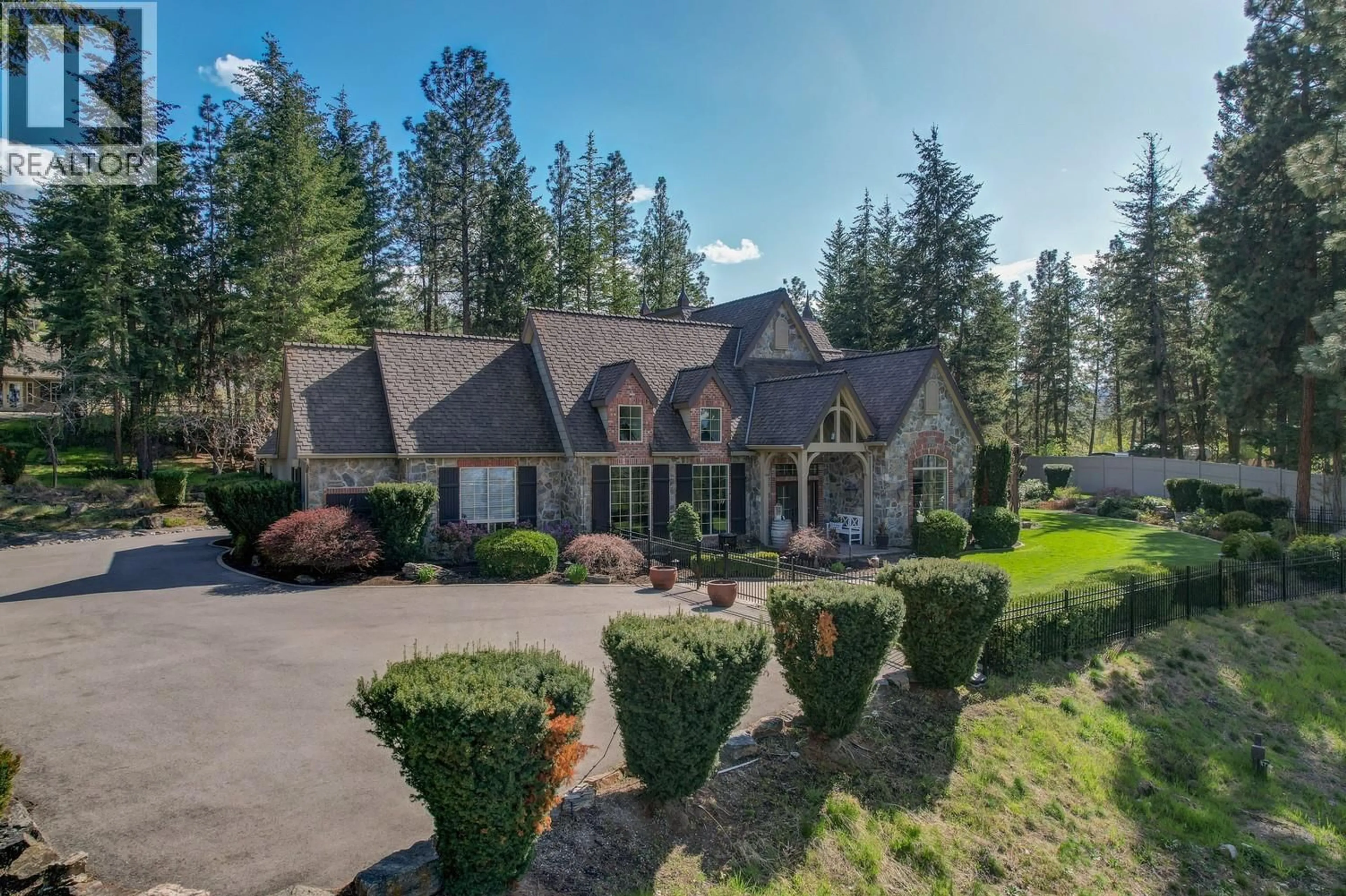 A pic from outside/outdoor area/front of a property/back of a property/a pic from drone, mountain view for 2957 HARVARD ROAD, Kelowna British Columbia V1W4C2