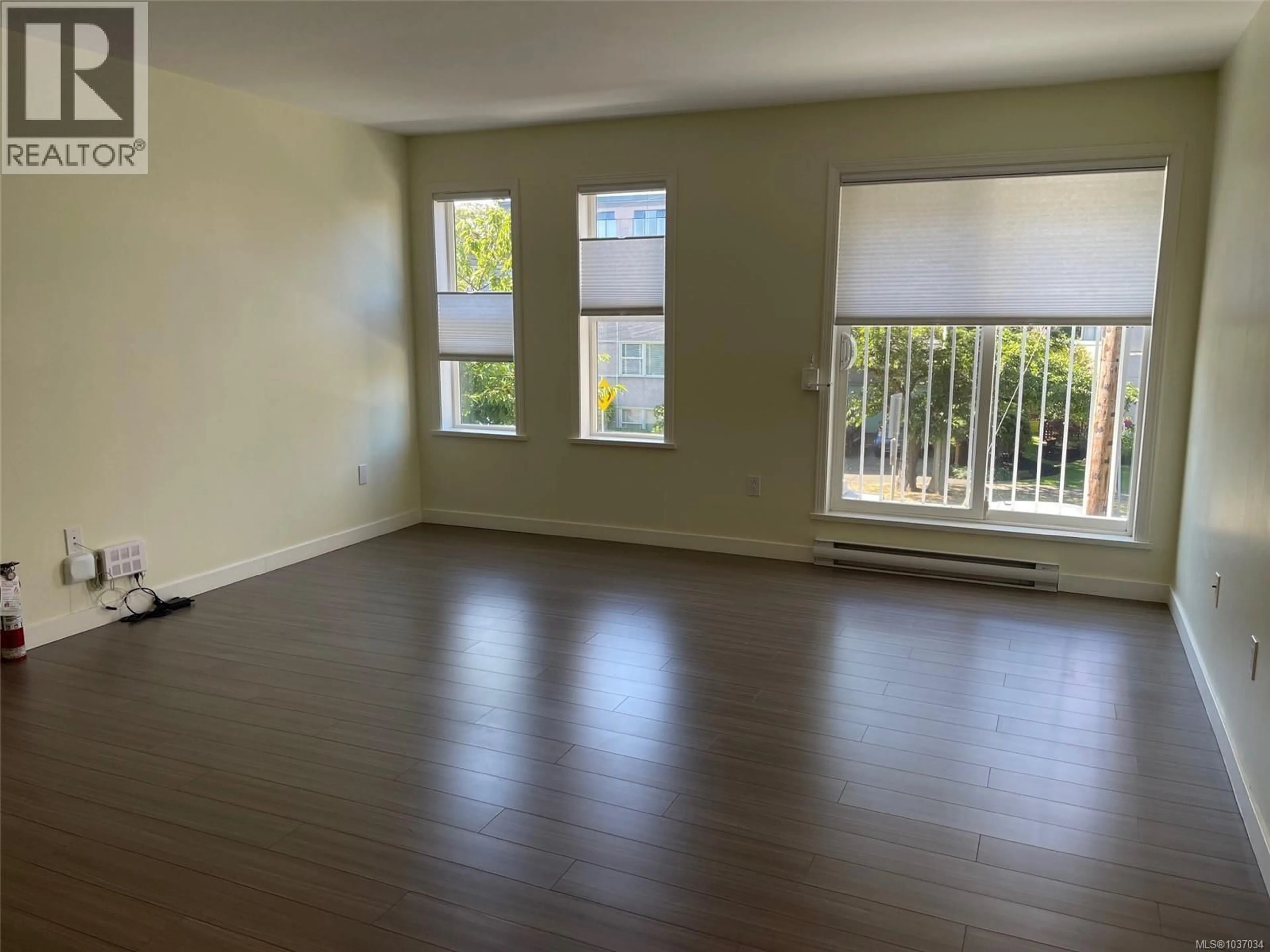 Unknown for 206 - 1070 SOUTHGATE STREET, Victoria British Columbia V8V2Z2