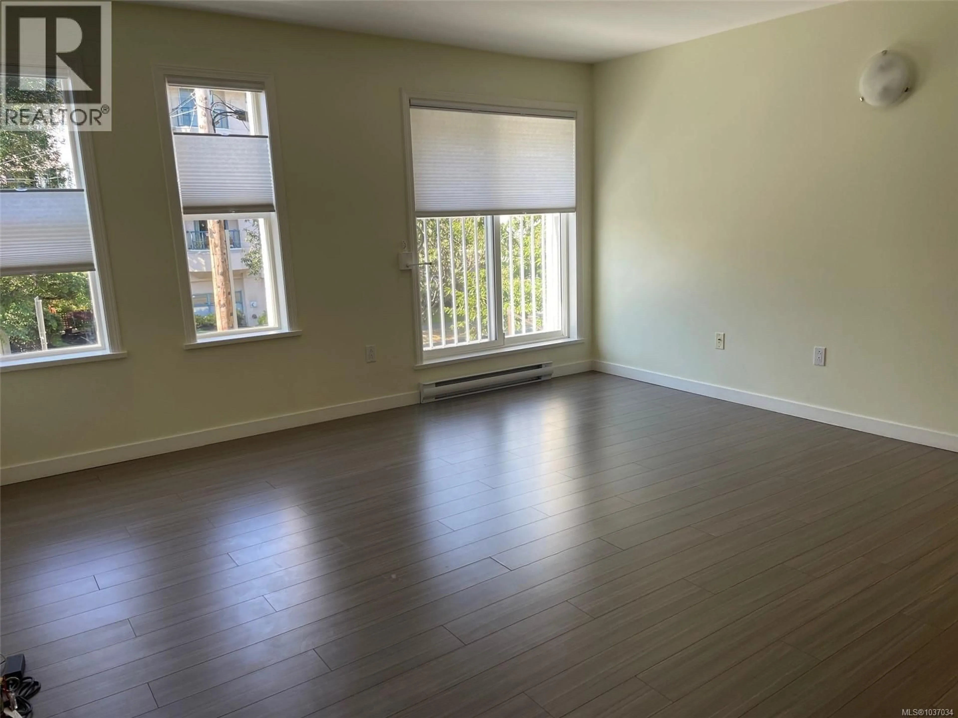 Unknown for 206 - 1070 SOUTHGATE STREET, Victoria British Columbia V8V2Z2