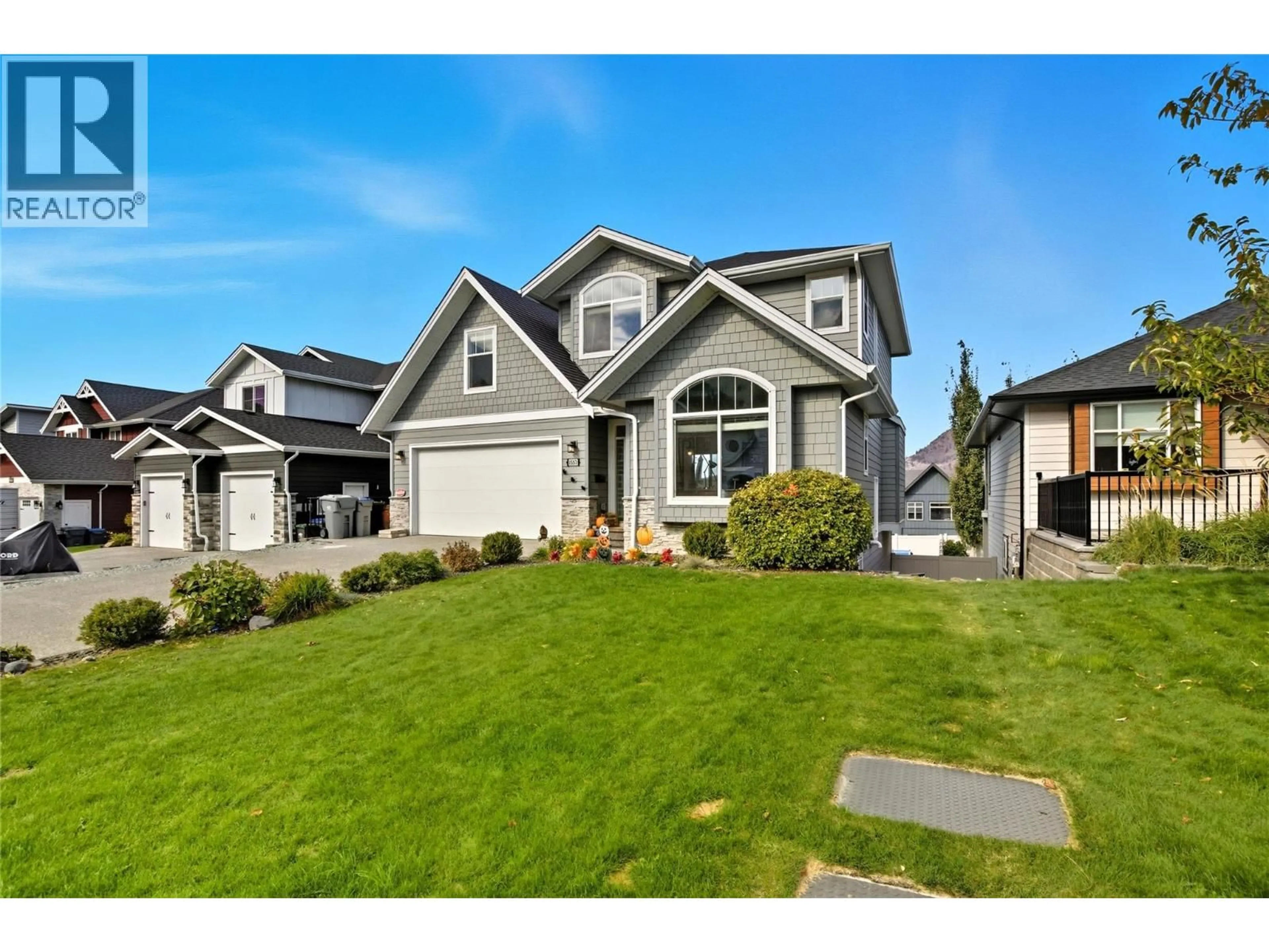 Home with vinyl exterior material, street for 1553 EMERALD DRIVE, Kamloops British Columbia V2E0C4