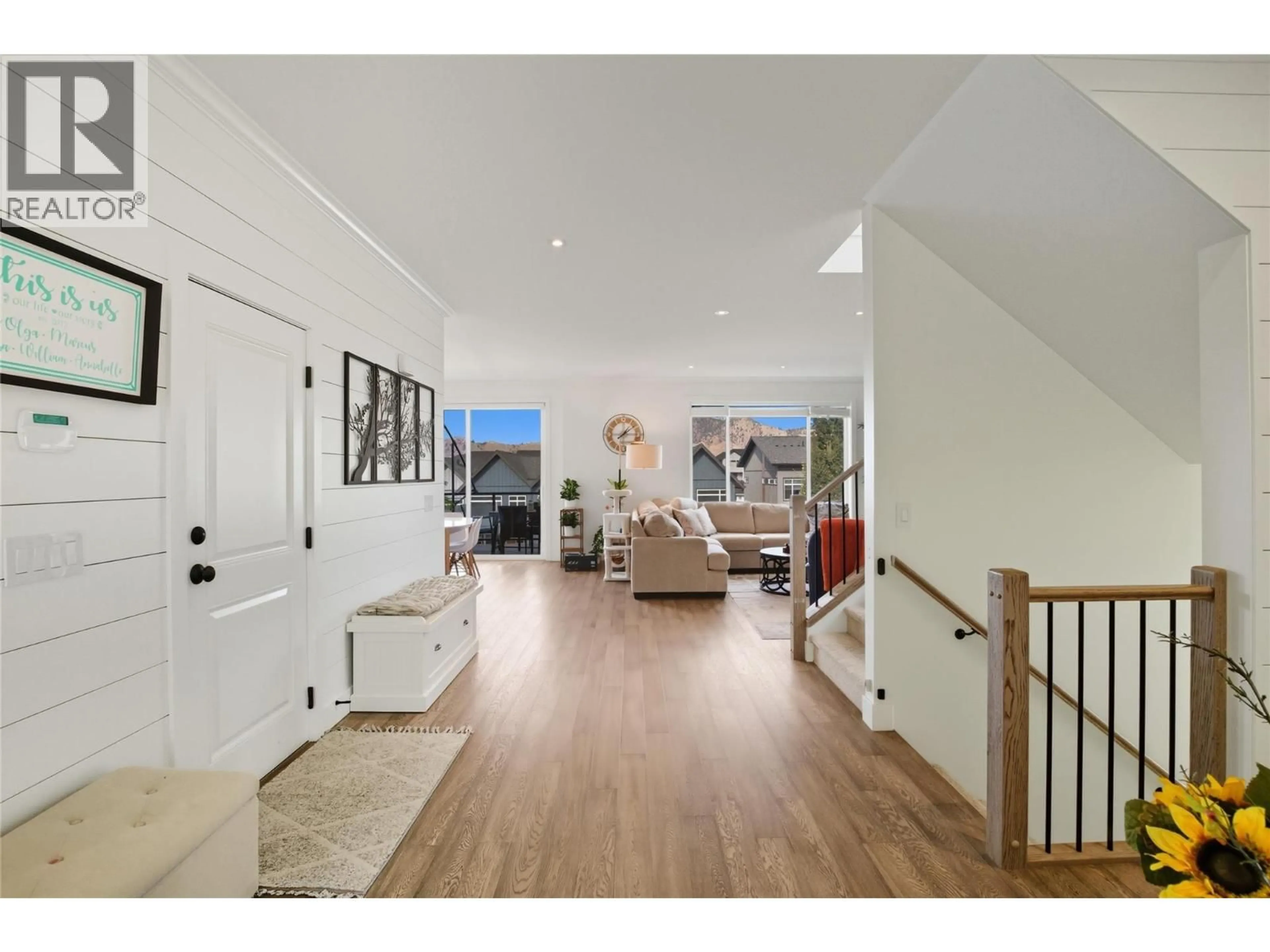 Indoor entryway for 1553 EMERALD DRIVE, Kamloops British Columbia V2E0C4