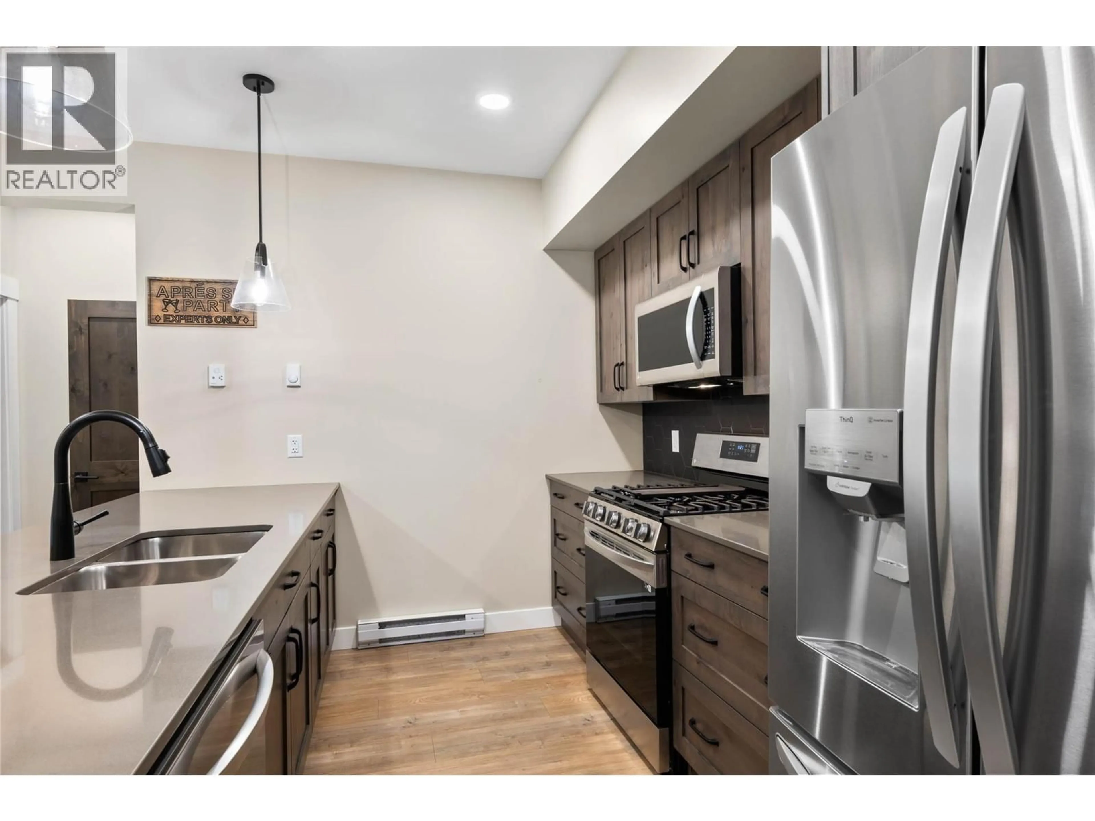 Standard kitchen, unknown for 5 - 5050 VALLEY DRIVE, Sun Peaks British Columbia V0E5N0