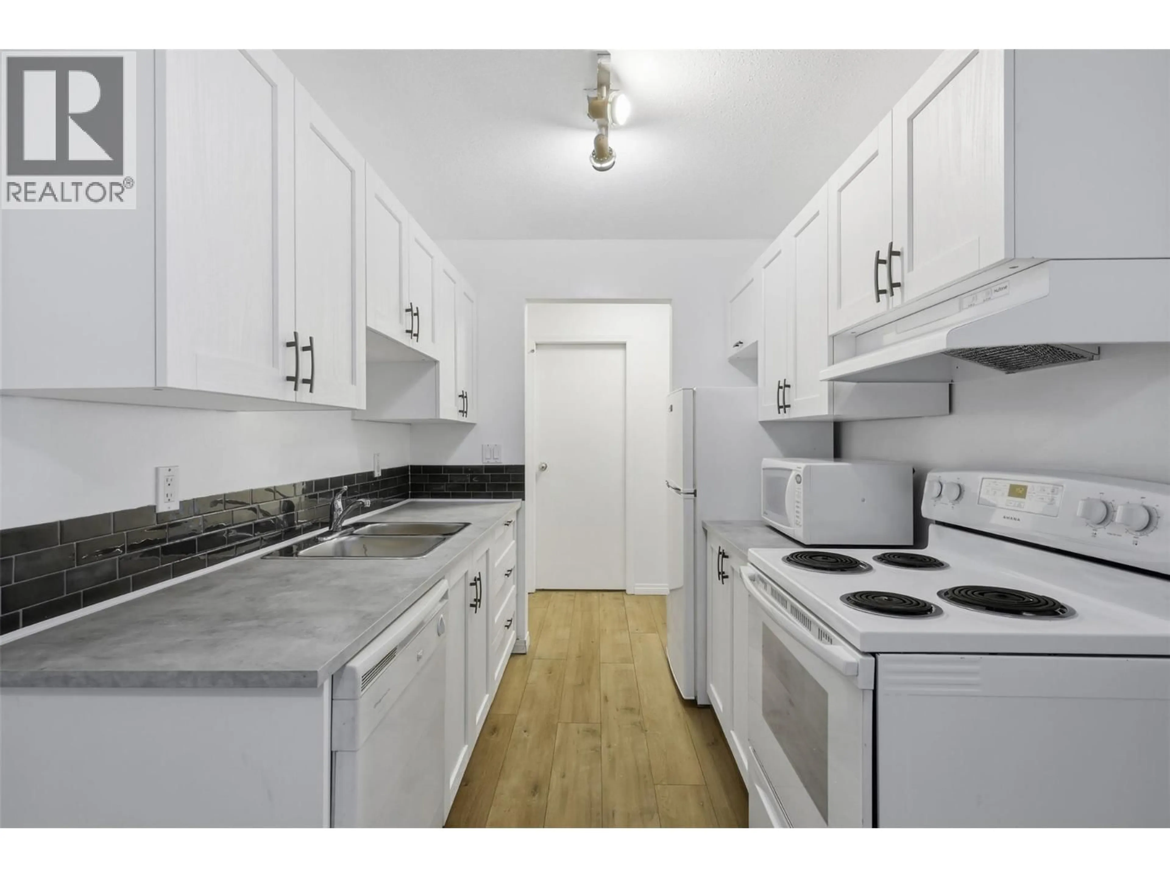 Standard kitchen, unknown for 119 - 1760 BRUNNER AVENUE, Kamloops British Columbia V2B3L7