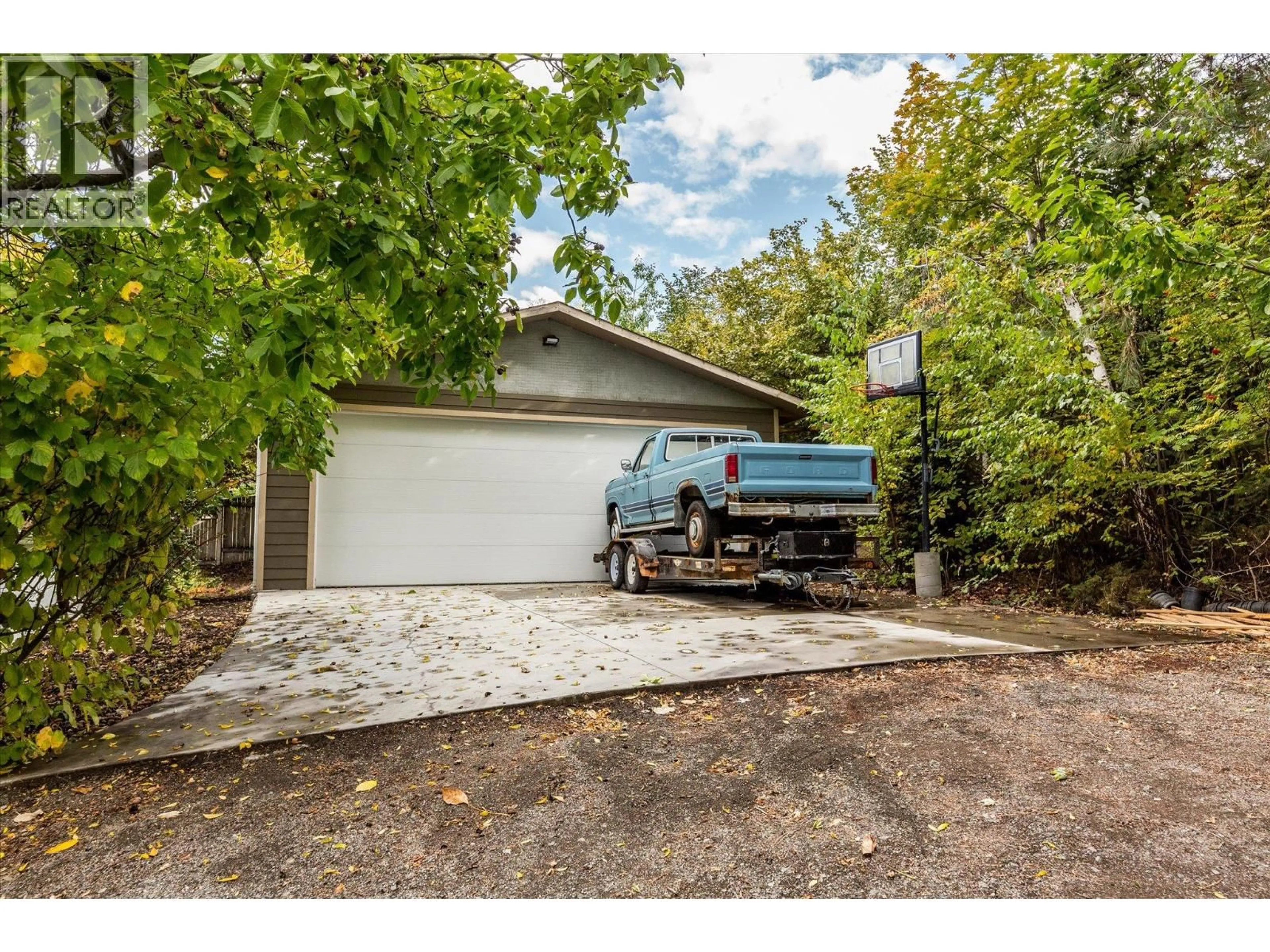 Indoor garage for 1189 HUDSON ROAD, West Kelowna British Columbia V1Z1J2