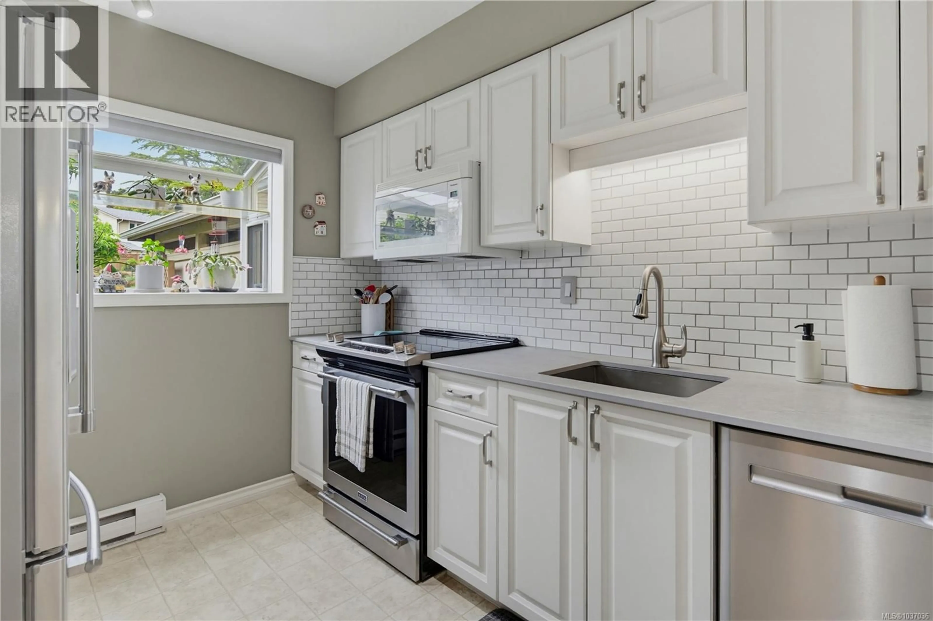 Unknown for 6 - 3981 NELTHORPE STREET, Saanich British Columbia V8X3Z2
