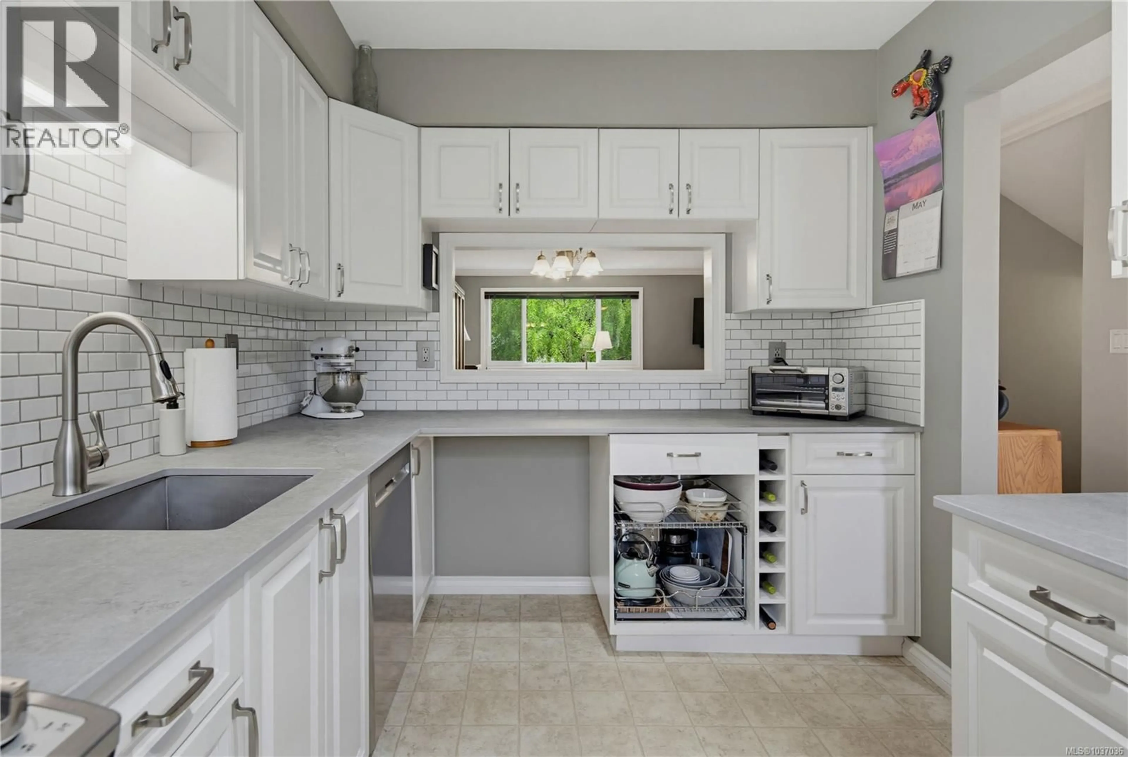 Unknown for 6 - 3981 NELTHORPE STREET, Saanich British Columbia V8X3Z2