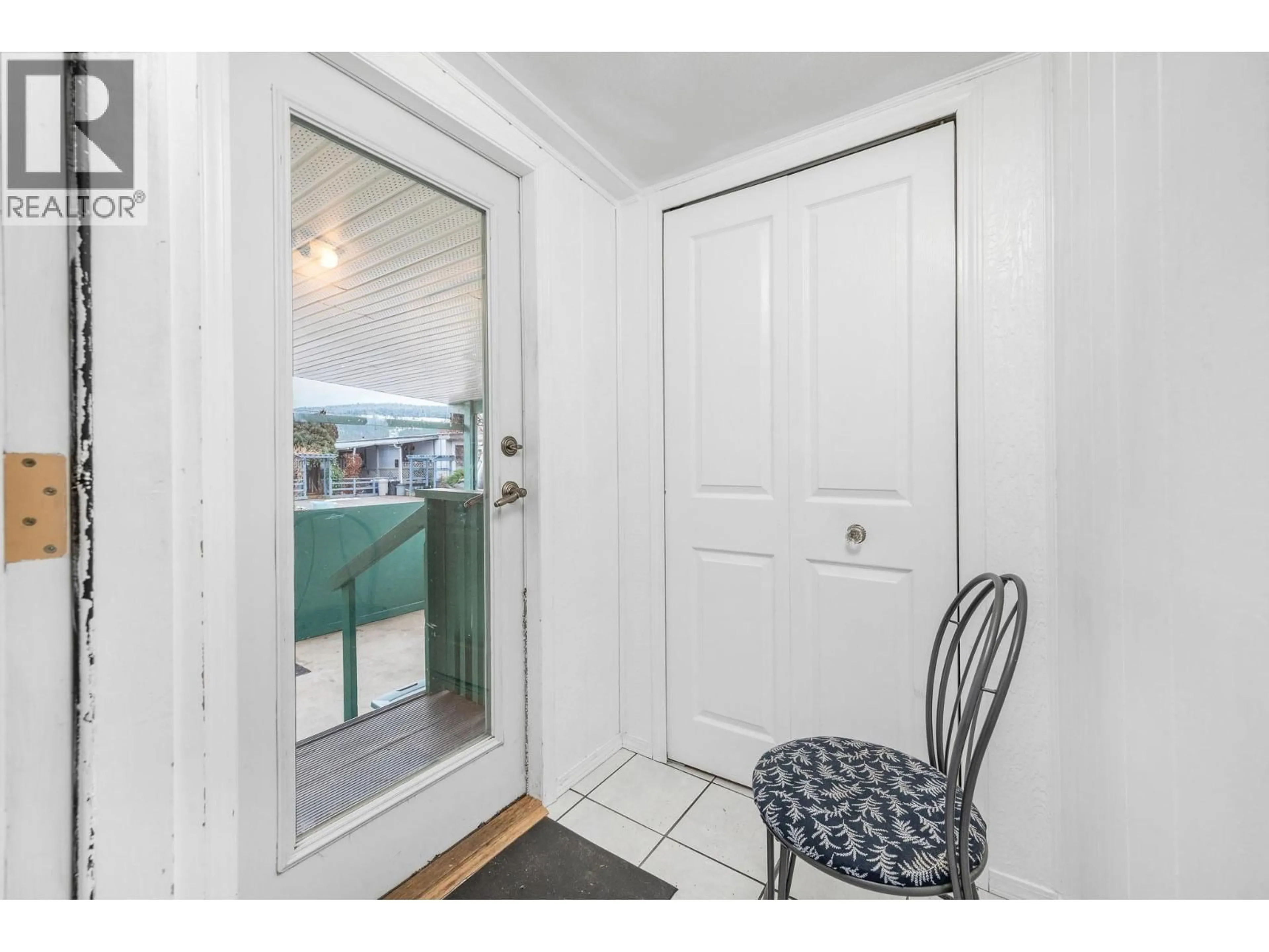 Indoor entryway for 64 - 720 COMMONWEALTH ROAD, Kelowna British Columbia V4V1R6