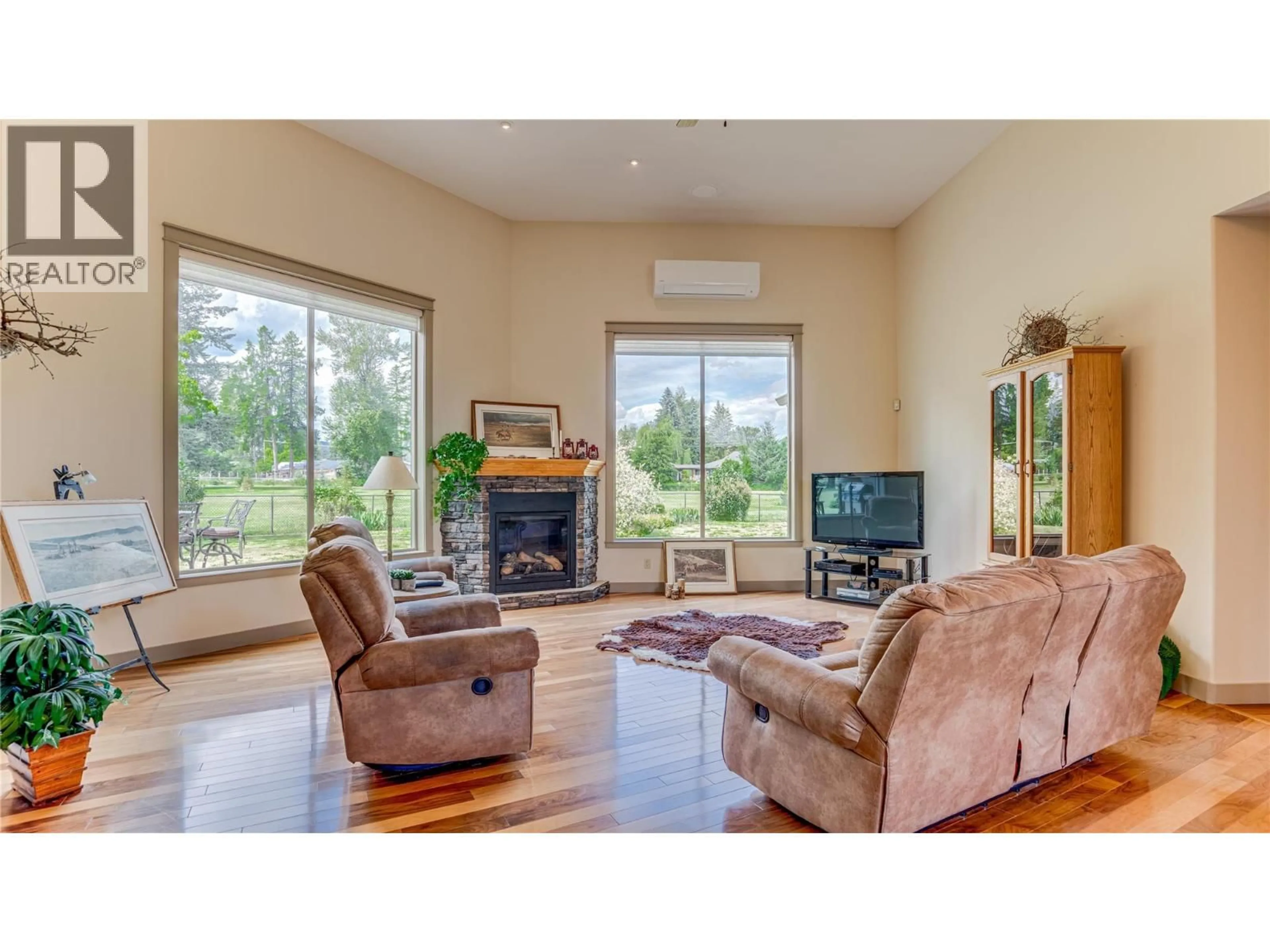 Living room with furniture, unknown for 384 KYRO ROAD, Lumby British Columbia V0E2G7