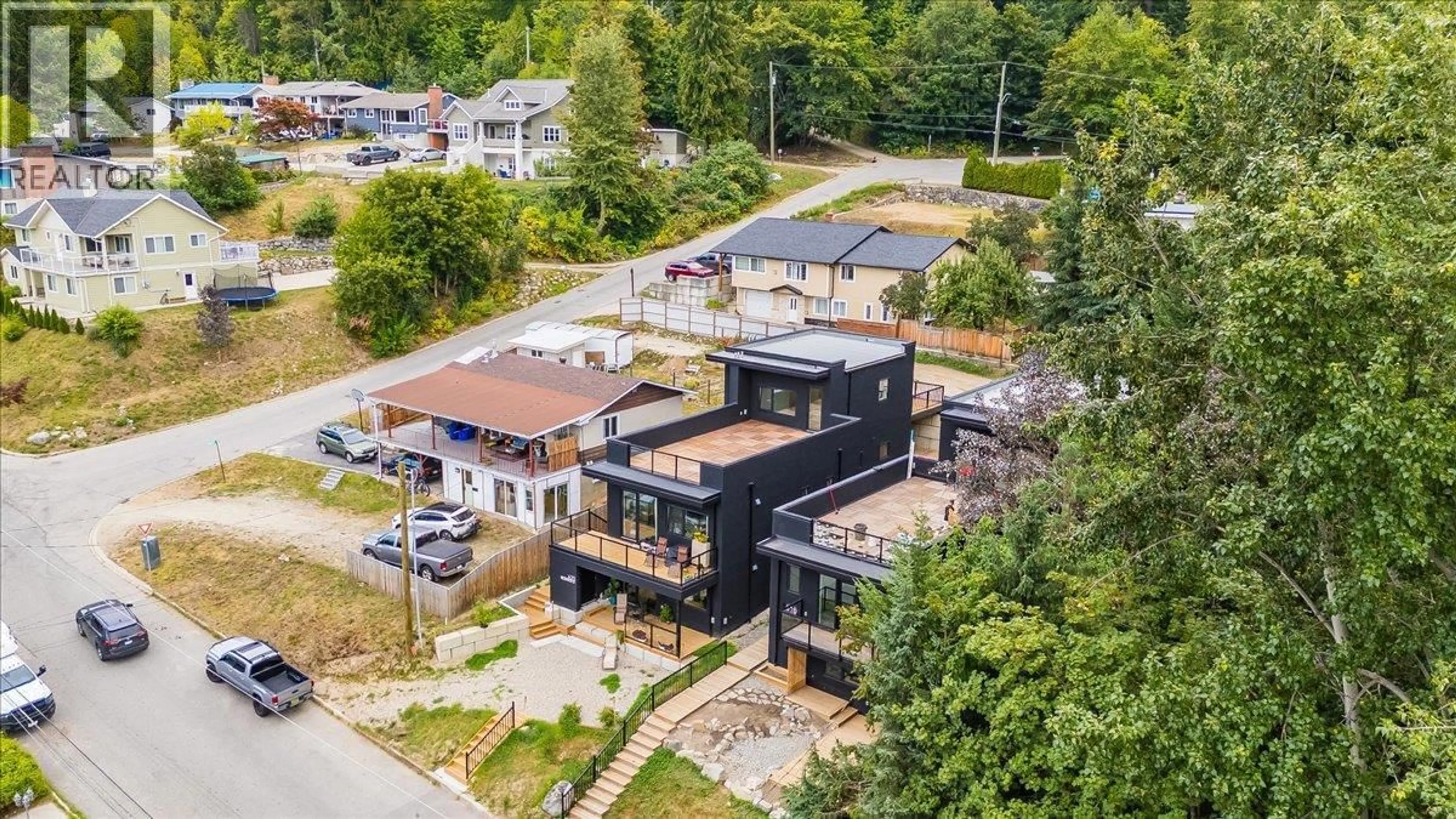 A pic from outside/outdoor area/front of a property/back of a property/a pic from drone, street for C-620 RICHARDS STREET, Nelson British Columbia V1L5K5