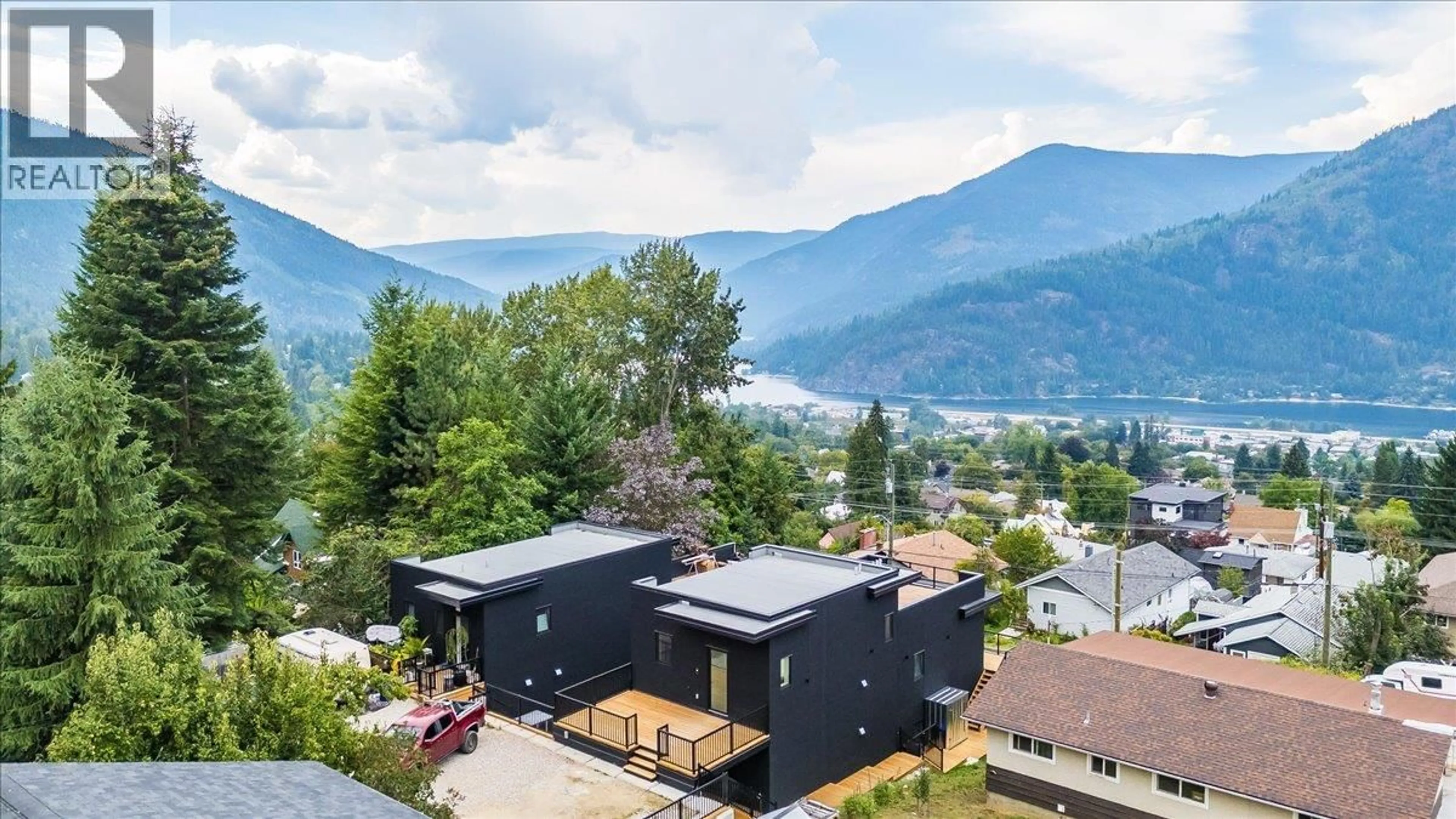 A pic from outside/outdoor area/front of a property/back of a property/a pic from drone, mountain view for C-620 RICHARDS STREET, Nelson British Columbia V1L5K5