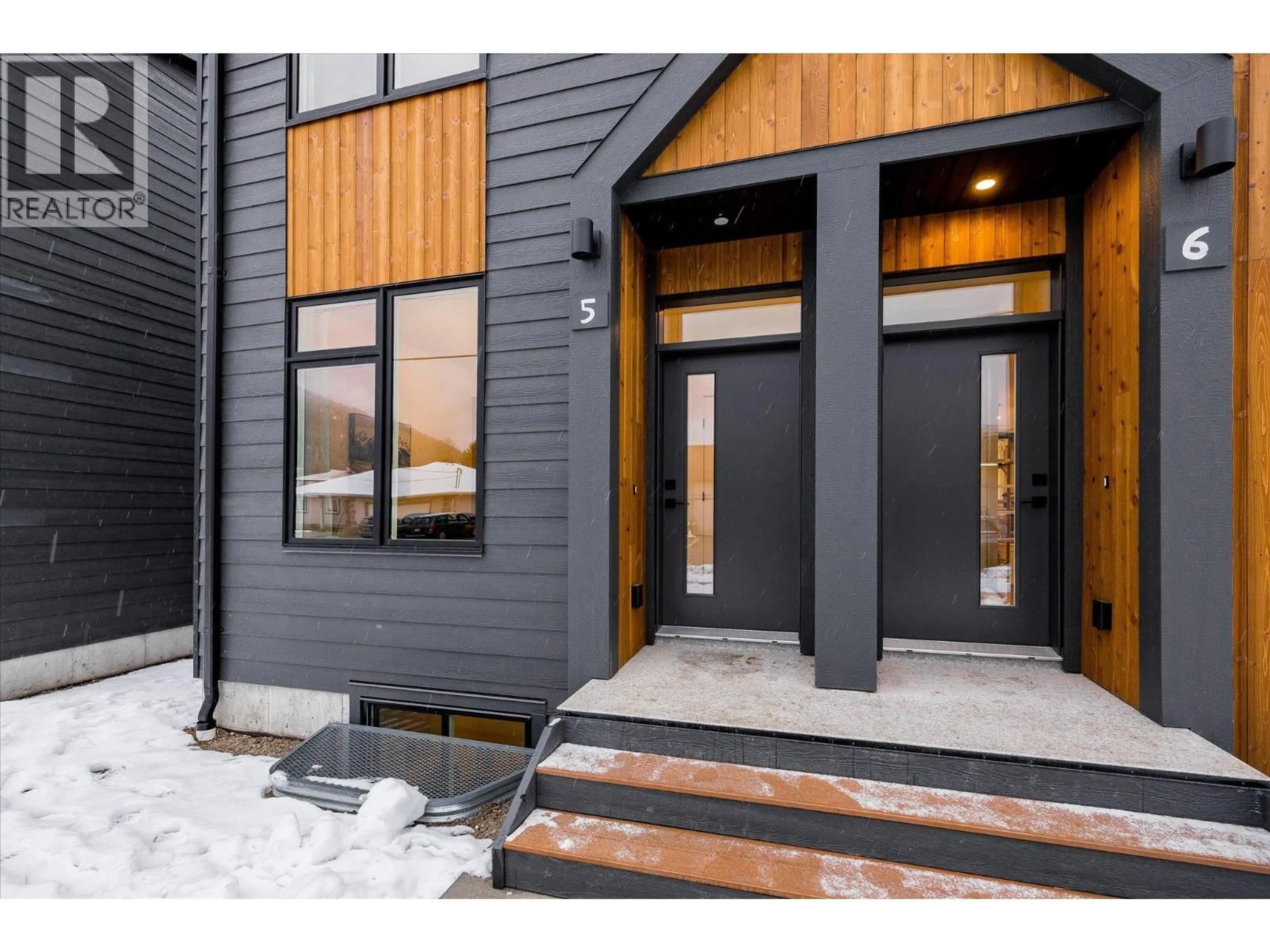 Indoor entryway for 23 - 416 HUMBERT STREET, Revelstoke British Columbia V0E2S1