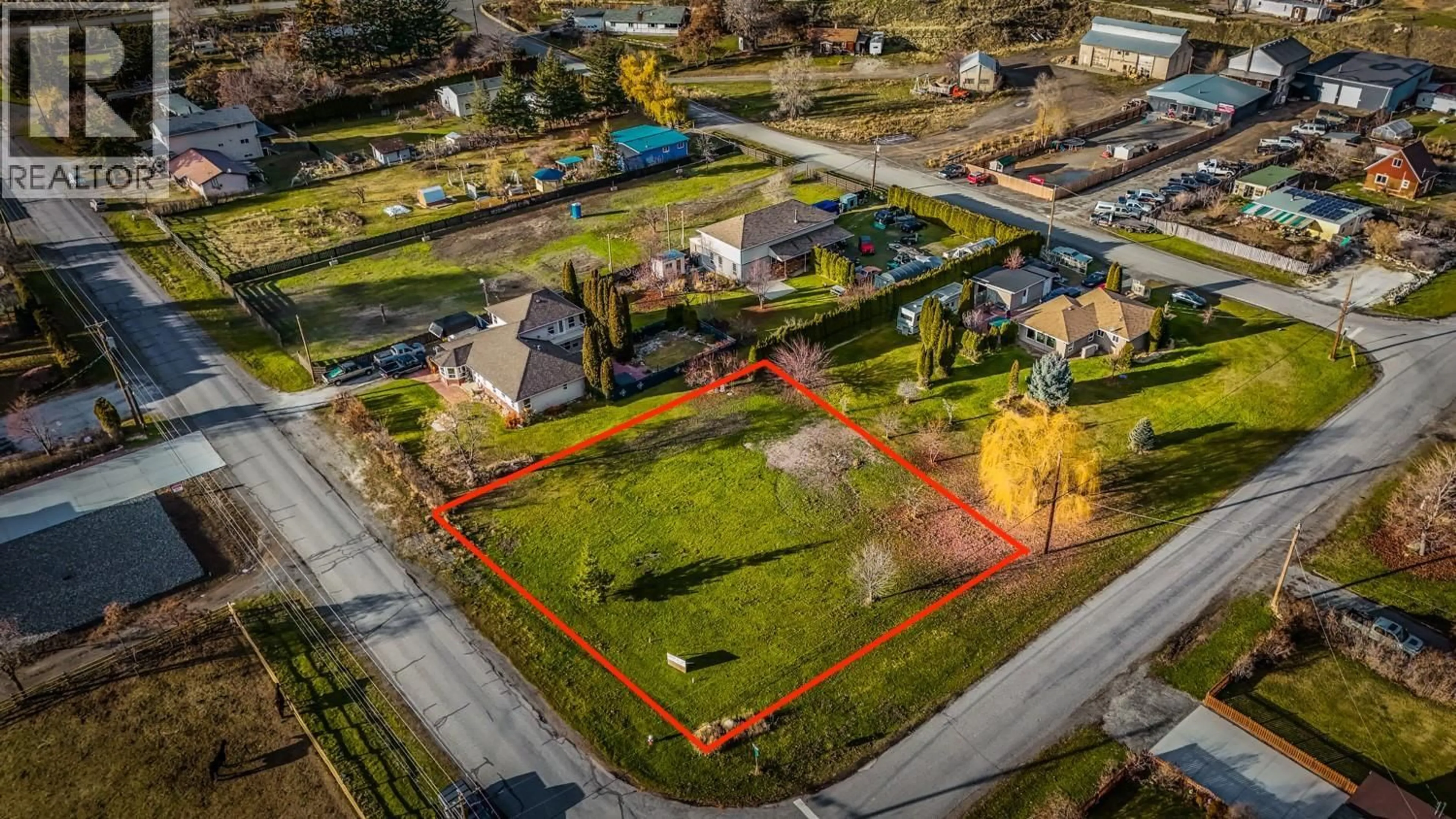 A pic from outside/outdoor area/front of a property/back of a property/a pic from drone, street for 195 HOLLYWOOD CRESCENT, Lillooet British Columbia V0K1V0