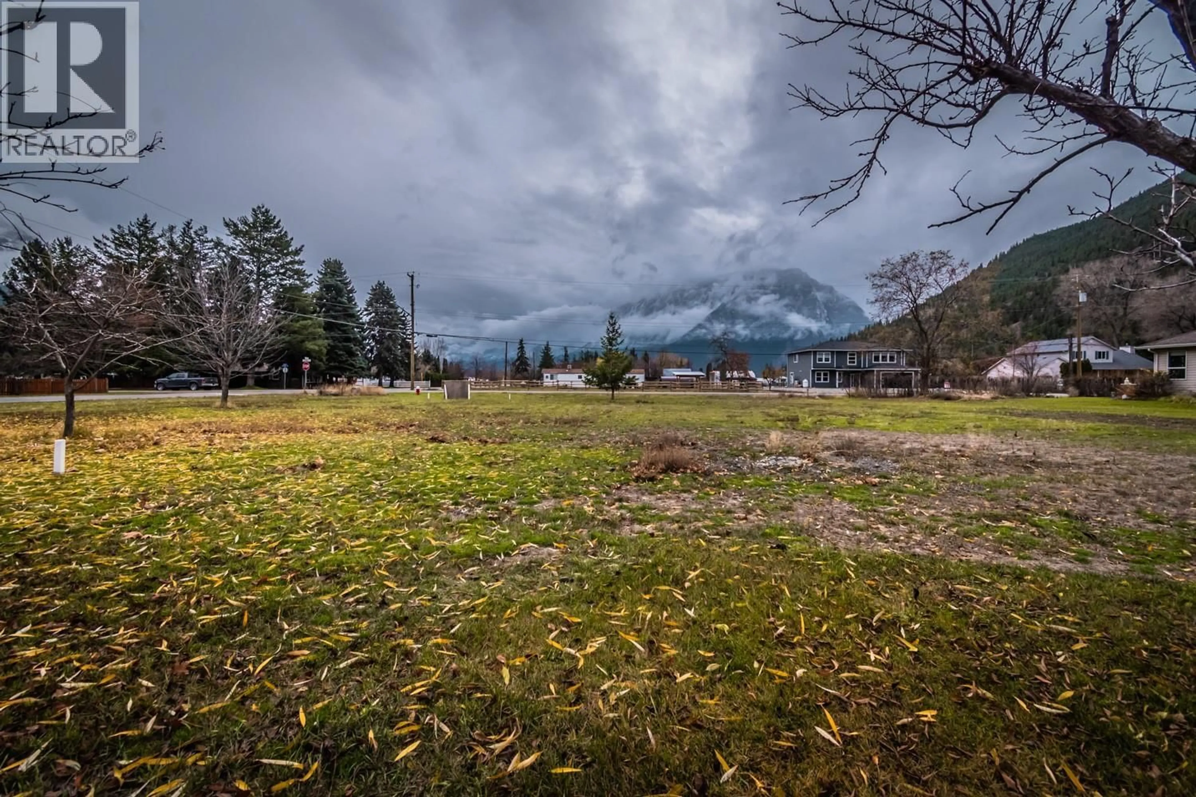 Patio, mountain view for 195 HOLLYWOOD CRESCENT, Lillooet British Columbia V0K1V0