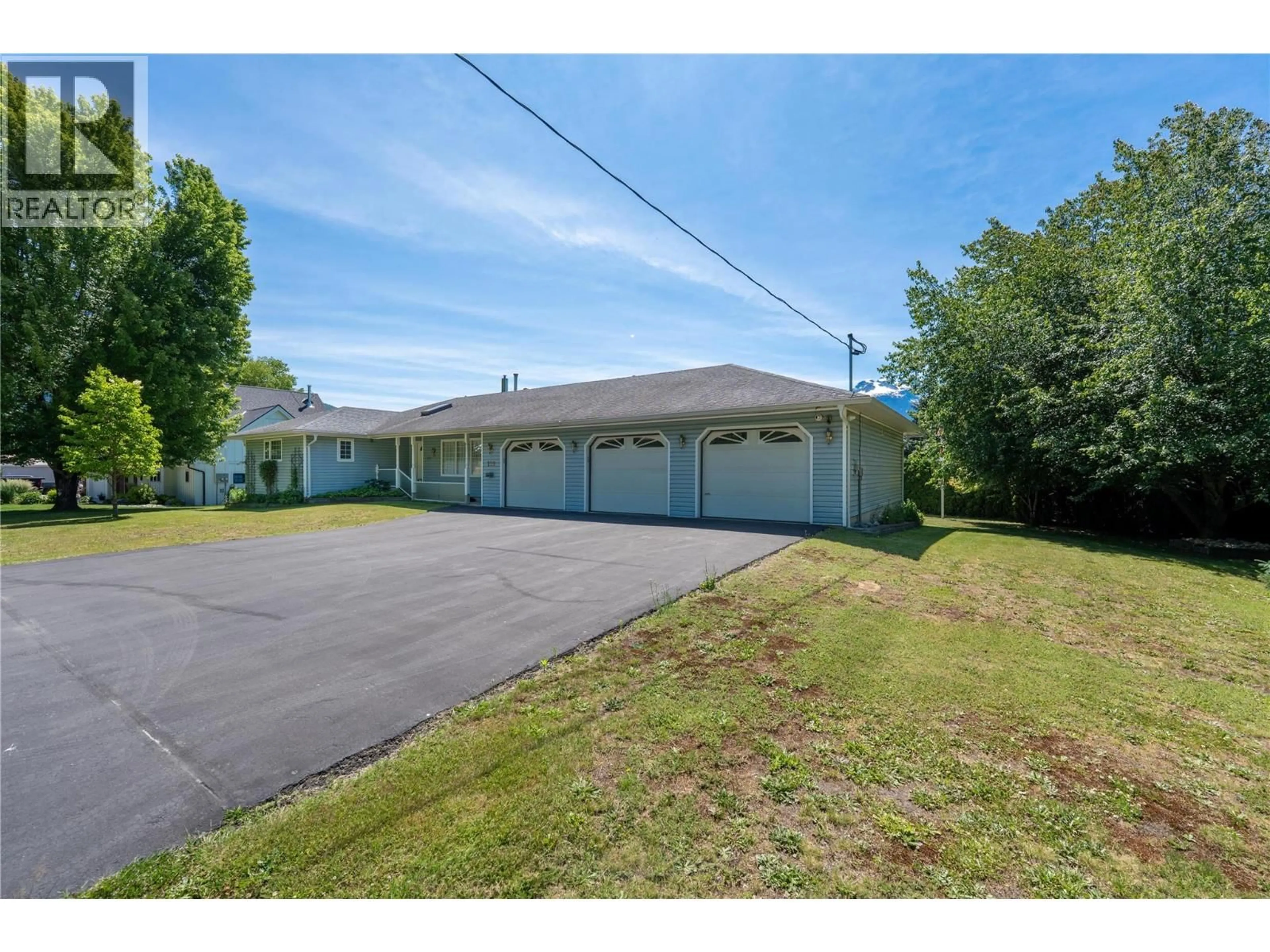 A pic from outside/outdoor area/front of a property/back of a property/a pic from drone, street for 139 TRACK STREET STREET EAST, Revelstoke British Columbia V0E2S0