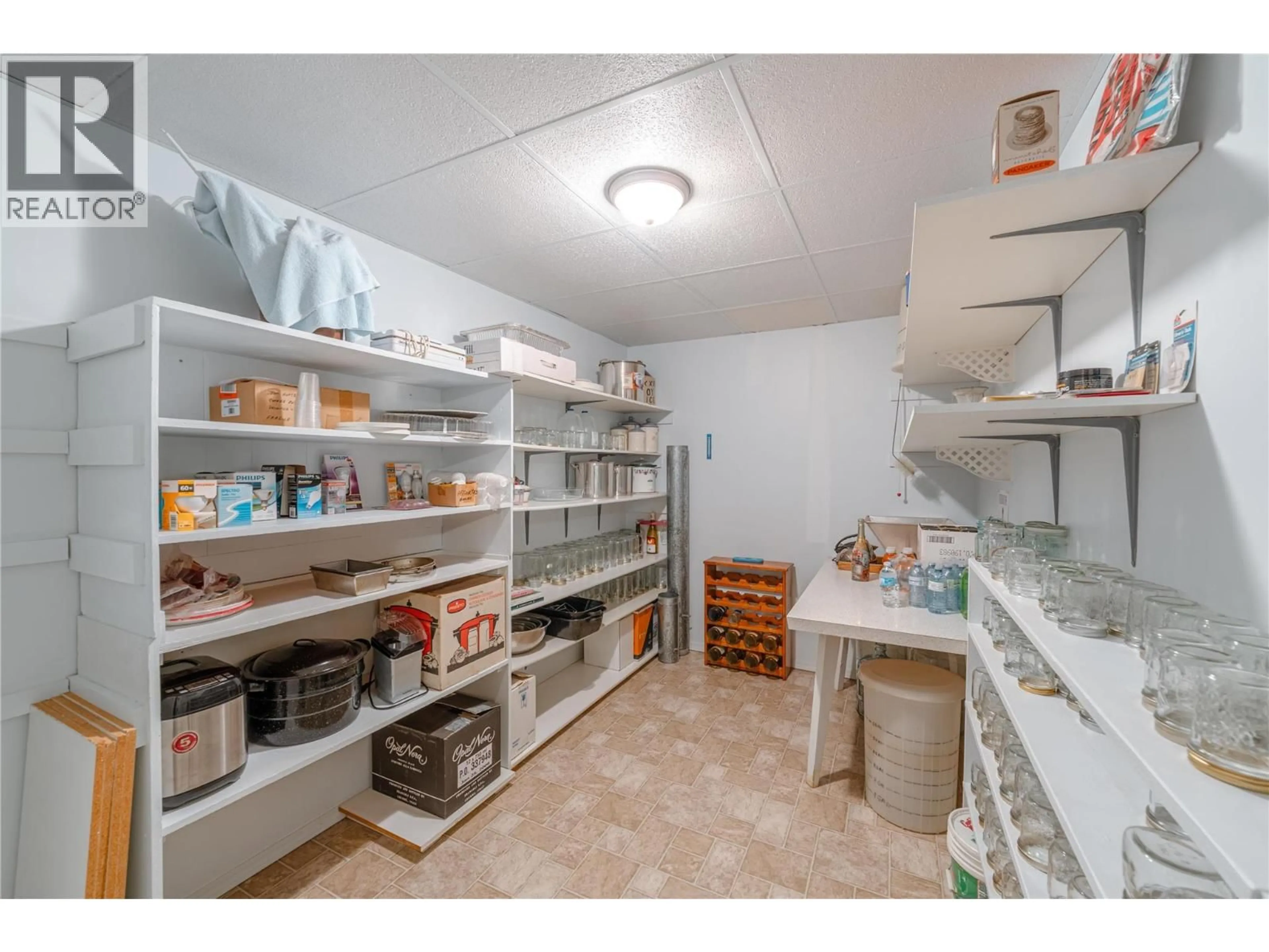 Standard kitchen, unknown for 139 TRACK STREET STREET EAST, Revelstoke British Columbia V0E2S0