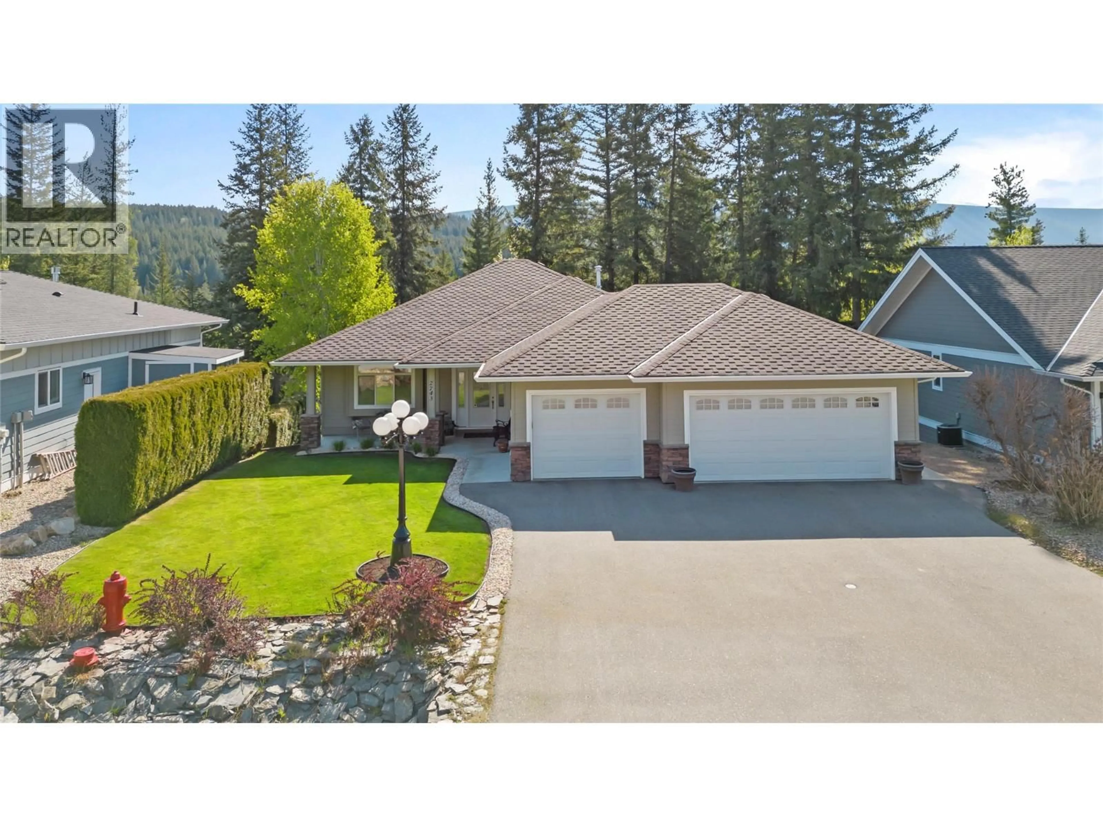 A pic from outside/outdoor area/front of a property/back of a property/a pic from drone, unknown for 2743 GOLF COURSE DRIVE, Blind Bay British Columbia V0E1H2