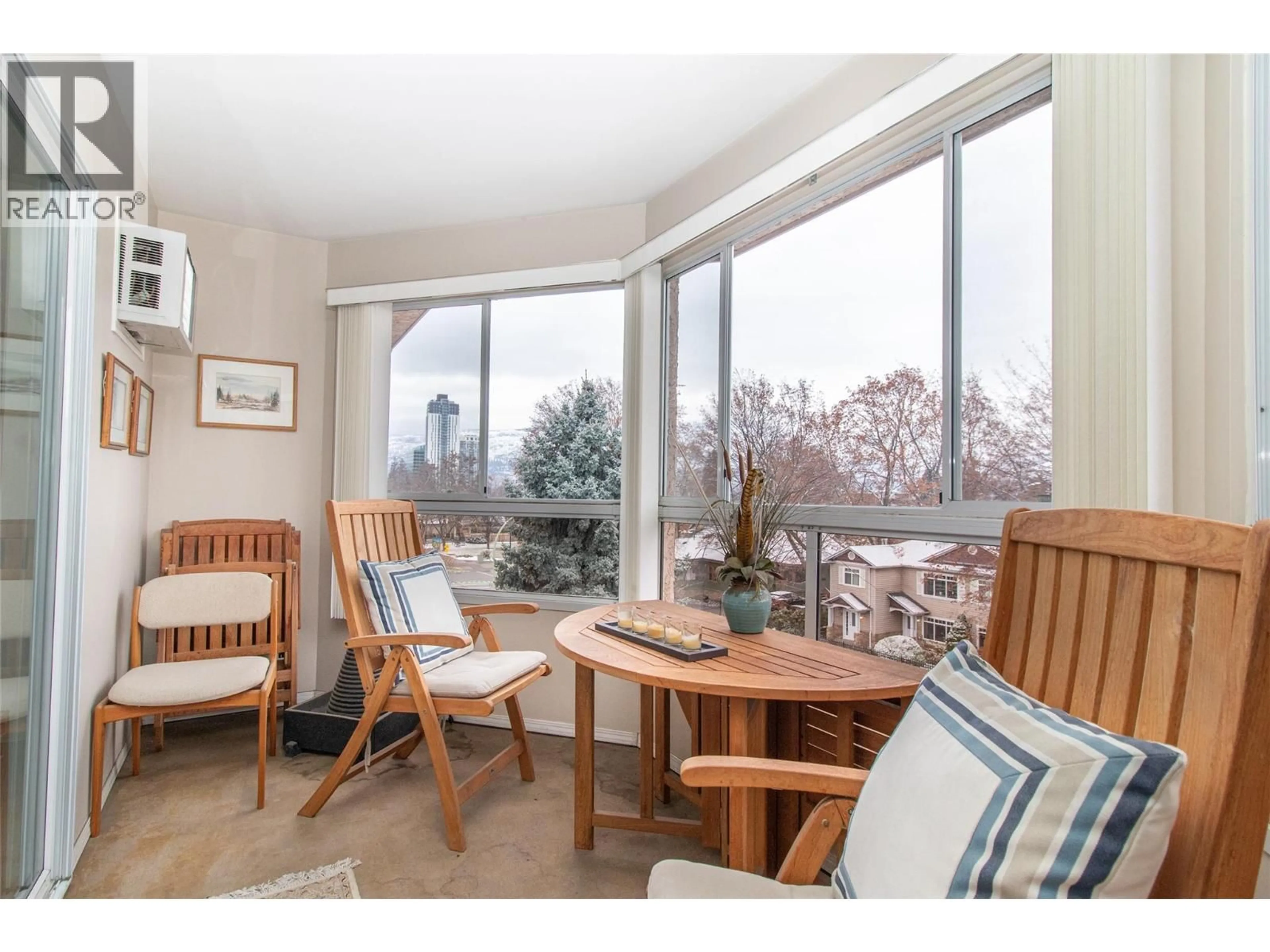 Living room with furniture, wood/laminate floor for 307 - 945 LAWRENCE AVENUE, Kelowna British Columbia V1Y6M3