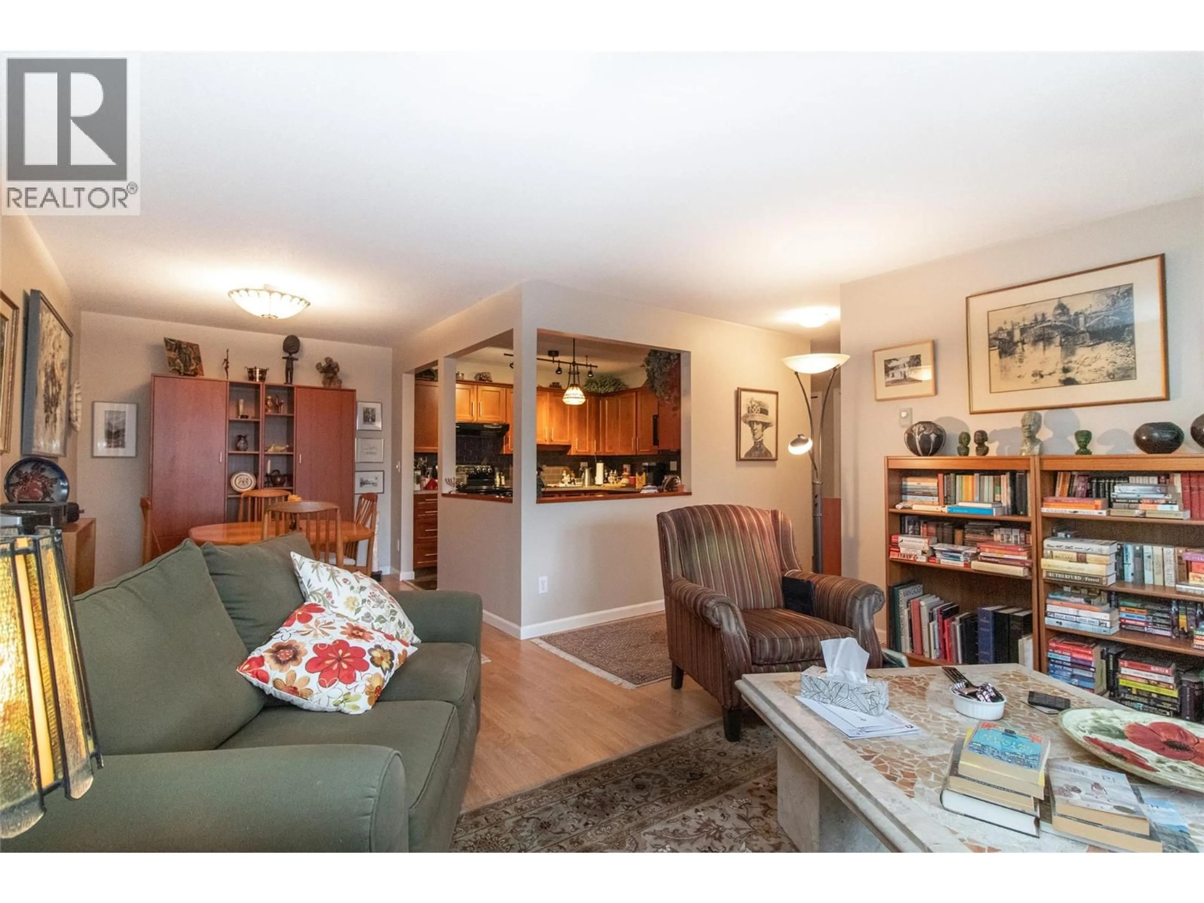 Living room with furniture, unknown for 307 - 945 LAWRENCE AVENUE, Kelowna British Columbia V1Y6M3