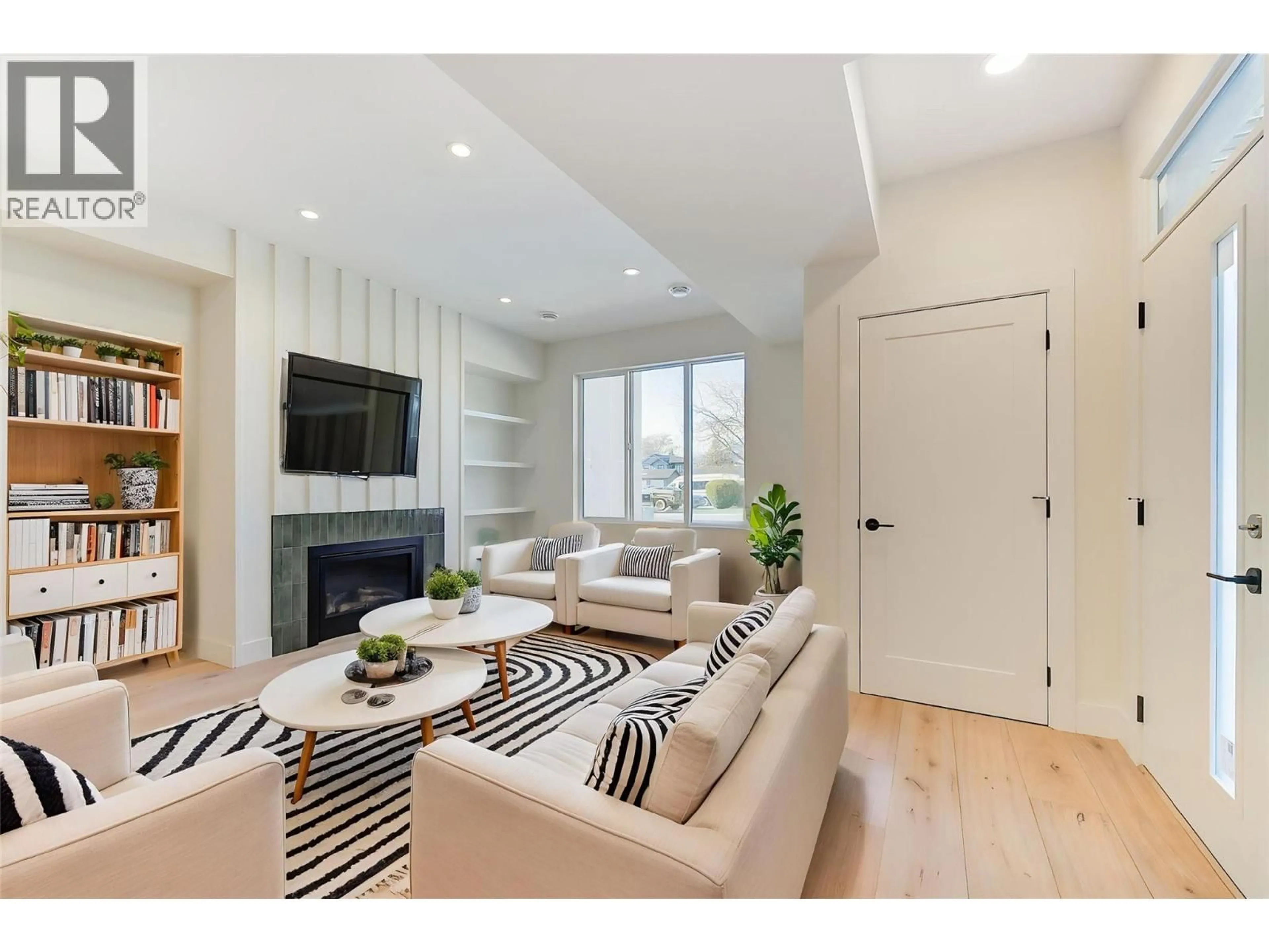 Living room with furniture, wood/laminate floor for 857 KINNEAR COURT, Kelowna British Columbia V1Y8A9