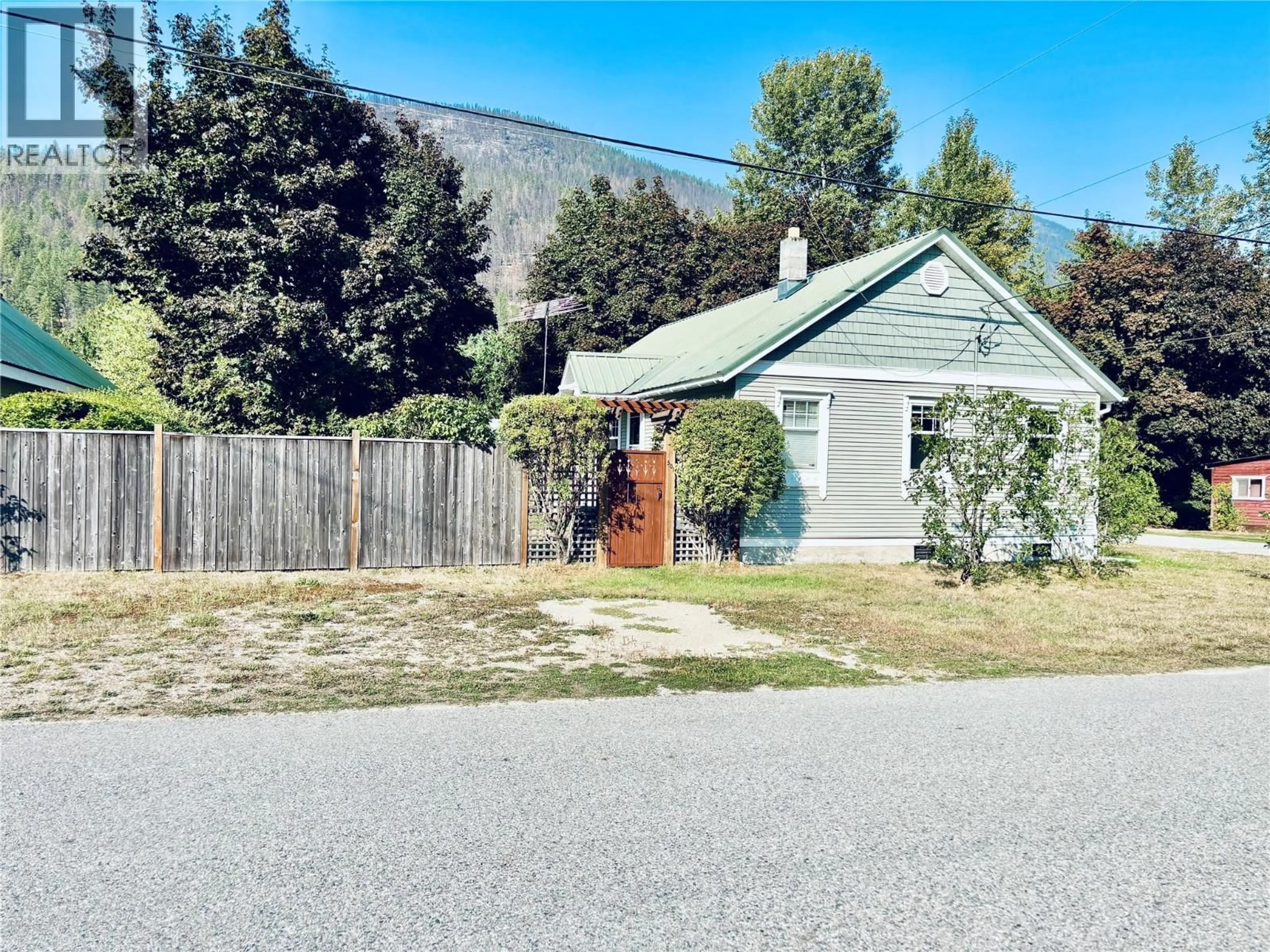 A pic from outside/outdoor area/front of a property/back of a property/a pic from drone, street for 501 ARTHUR STREET, Slocan British Columbia V0G2C0