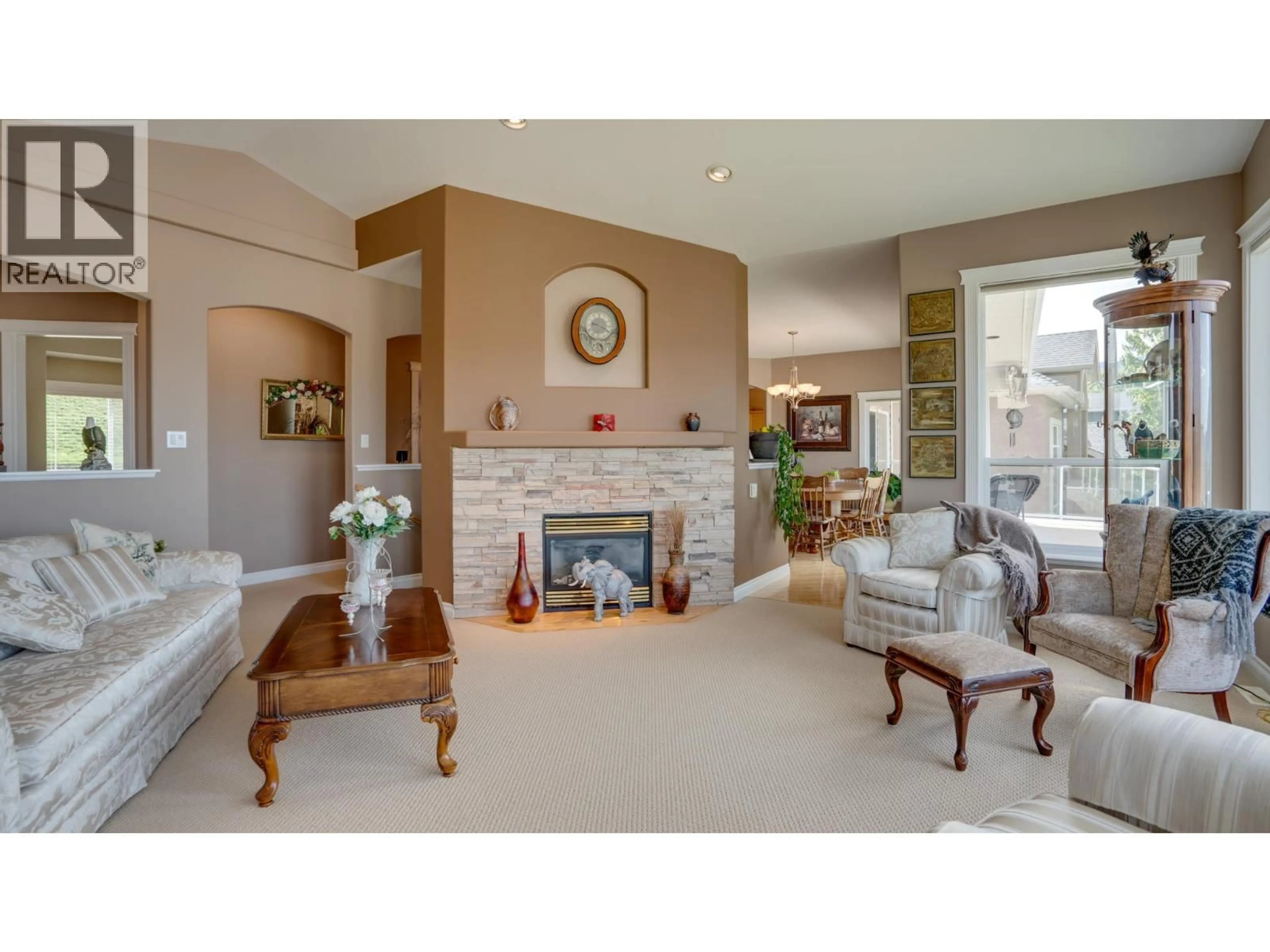 Living room with furniture, unknown for 667 MT. YORK DRIVE, Coldstream British Columbia V1B3X2
