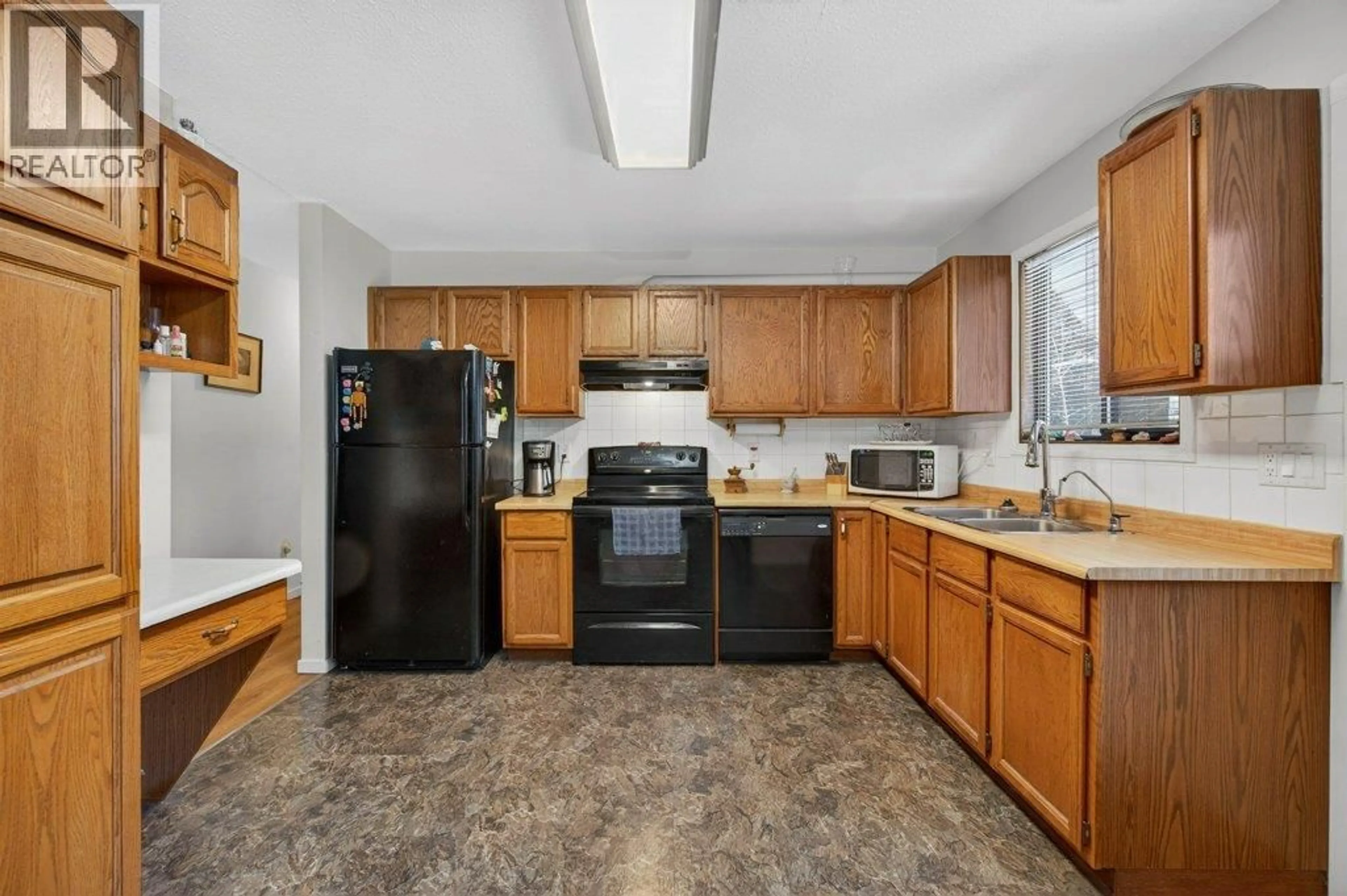 Standard kitchen, unknown for 171 4 STREET SOUTHEAST, Salmon Arm British Columbia V1E1H7
