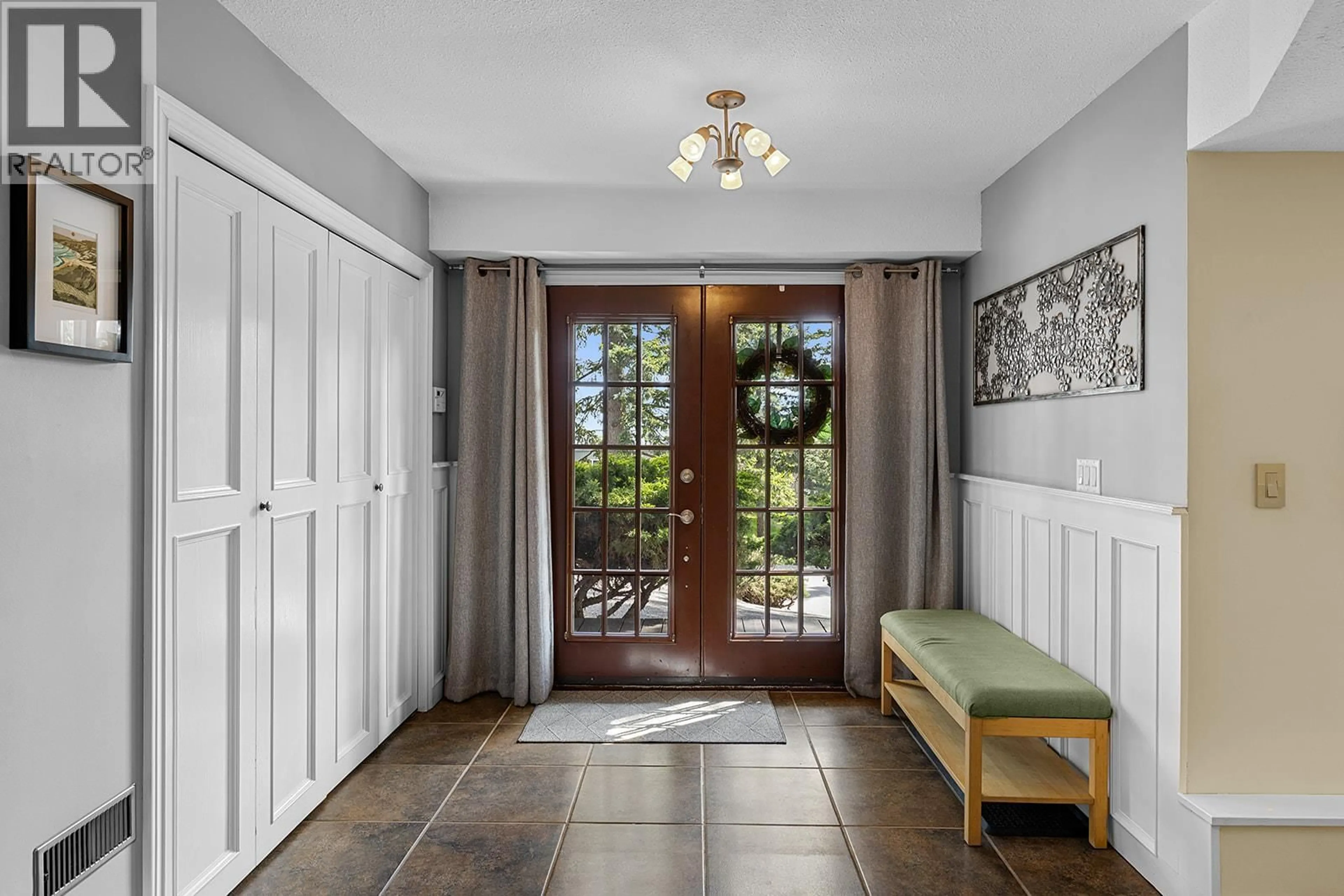 Indoor entryway for 1741 KELOKA DRIVE, West Kelowna British Columbia V1Z2Y3