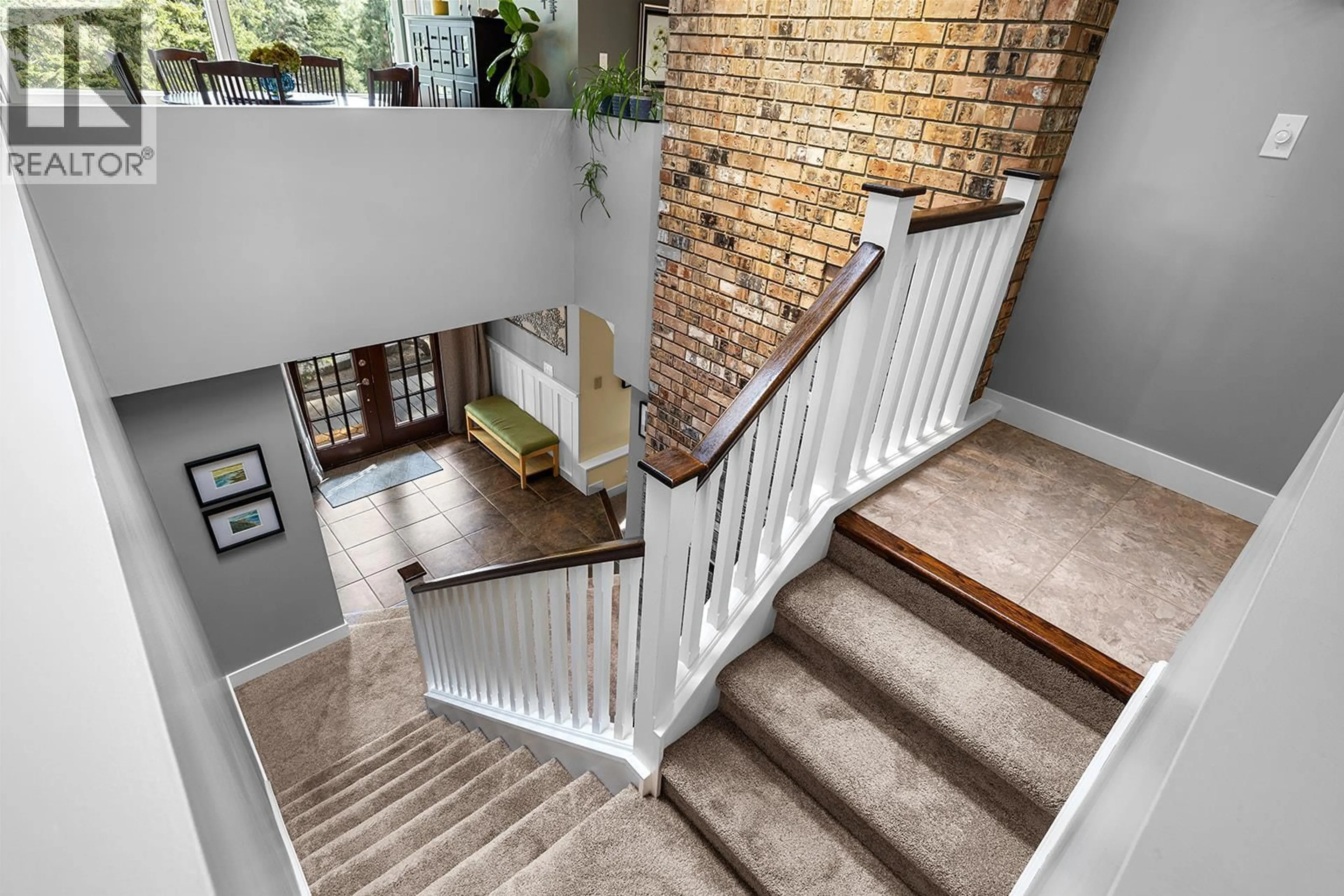 Stairs for 1741 KELOKA DRIVE, West Kelowna British Columbia V1Z2Y3