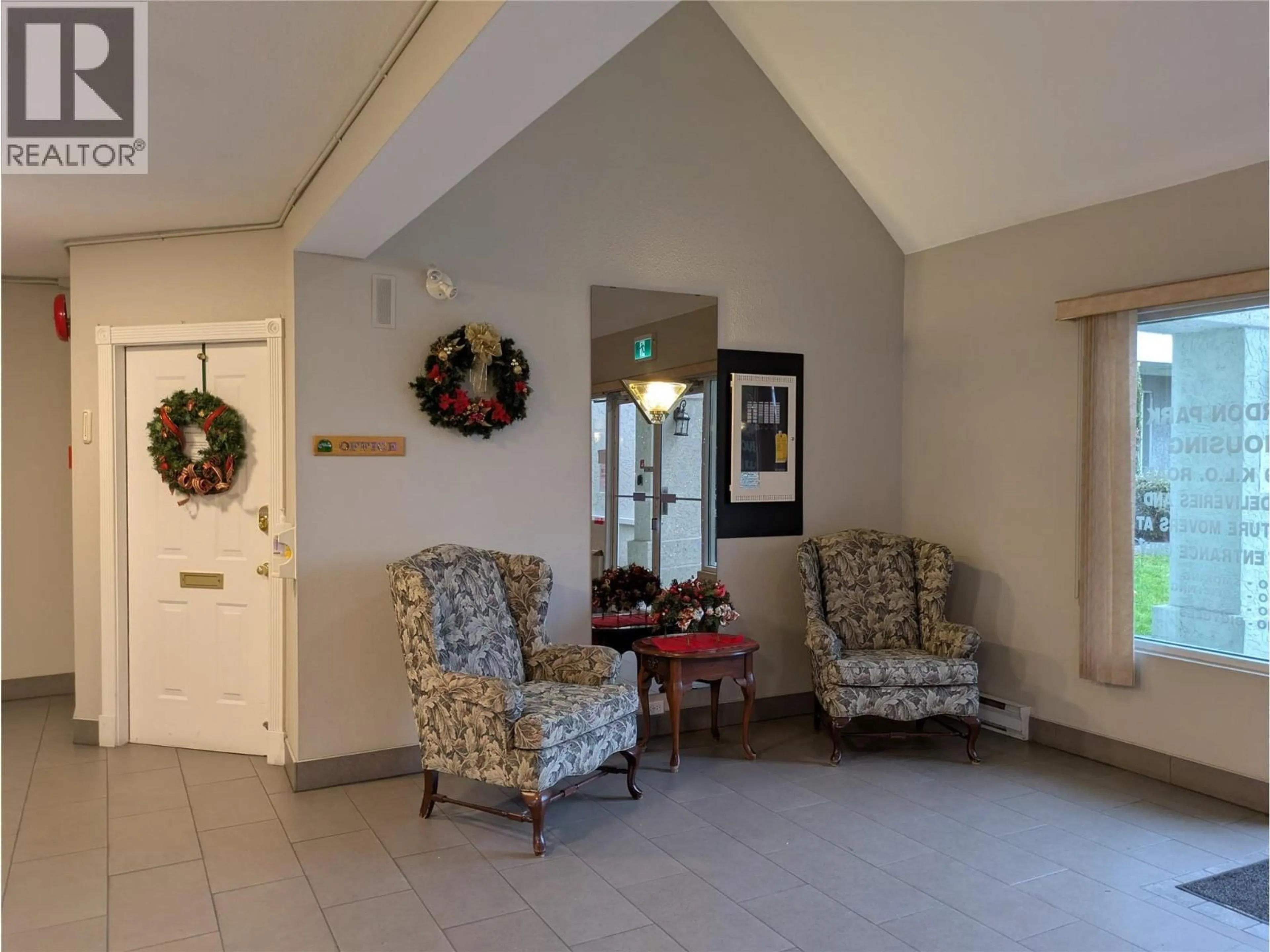 Indoor foyer for 220 - 1329 KLO ROAD, Kelowna British Columbia V1W3N9
