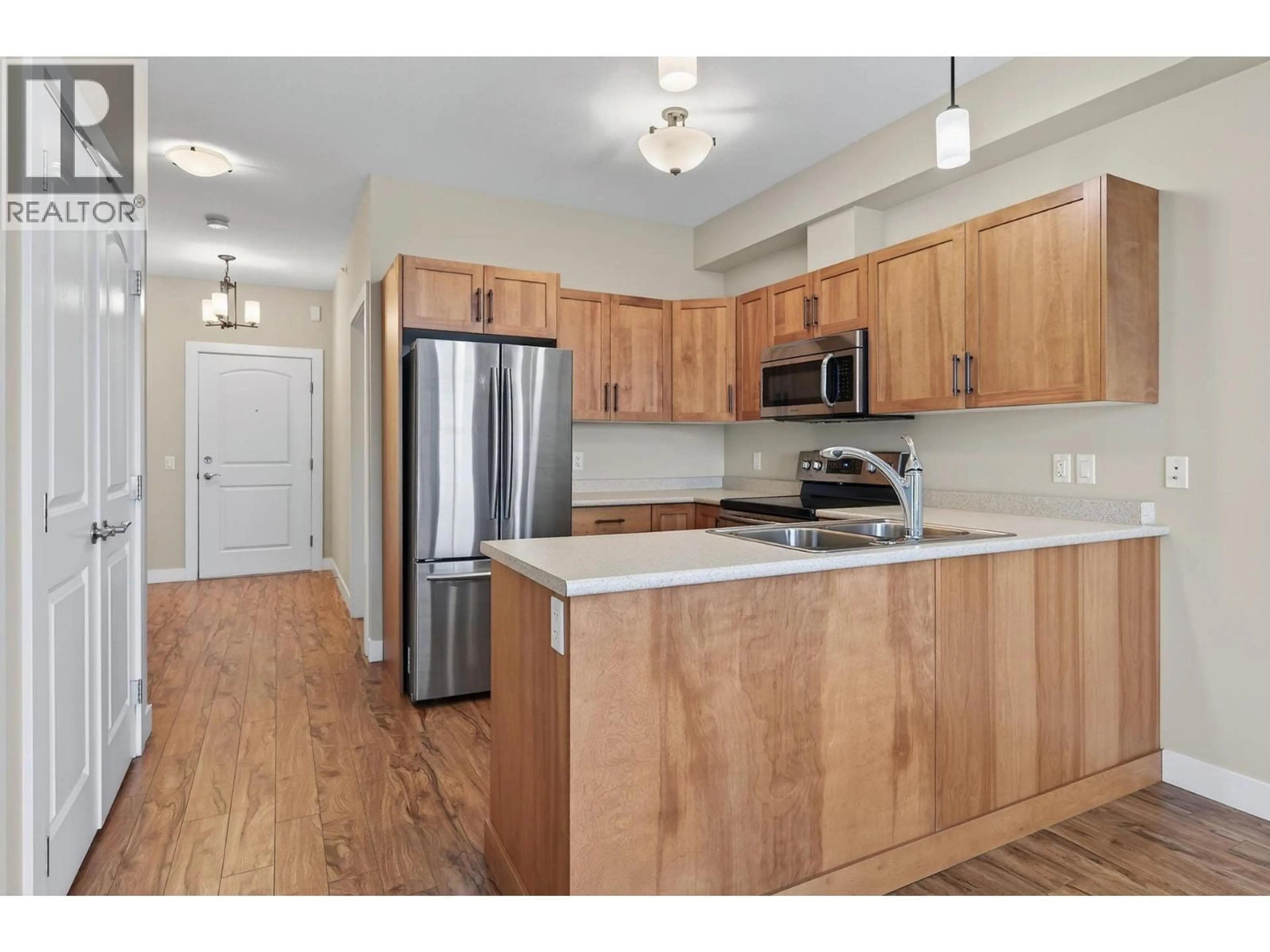 Standard kitchen, wood/laminate floor for 424 - 755 MAYFAIR STREET, Kamloops British Columbia V2B5L7