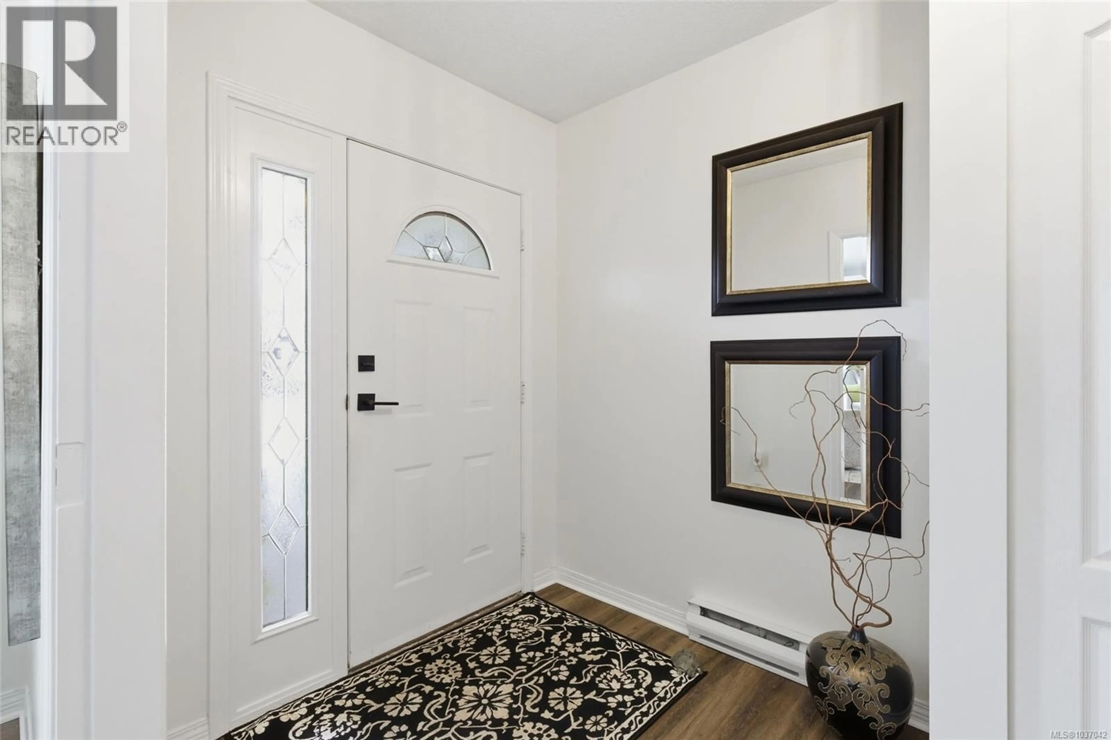 Indoor entryway for 112 - 635 BLENKIN AVENUE, Parksville British Columbia V9P2K7