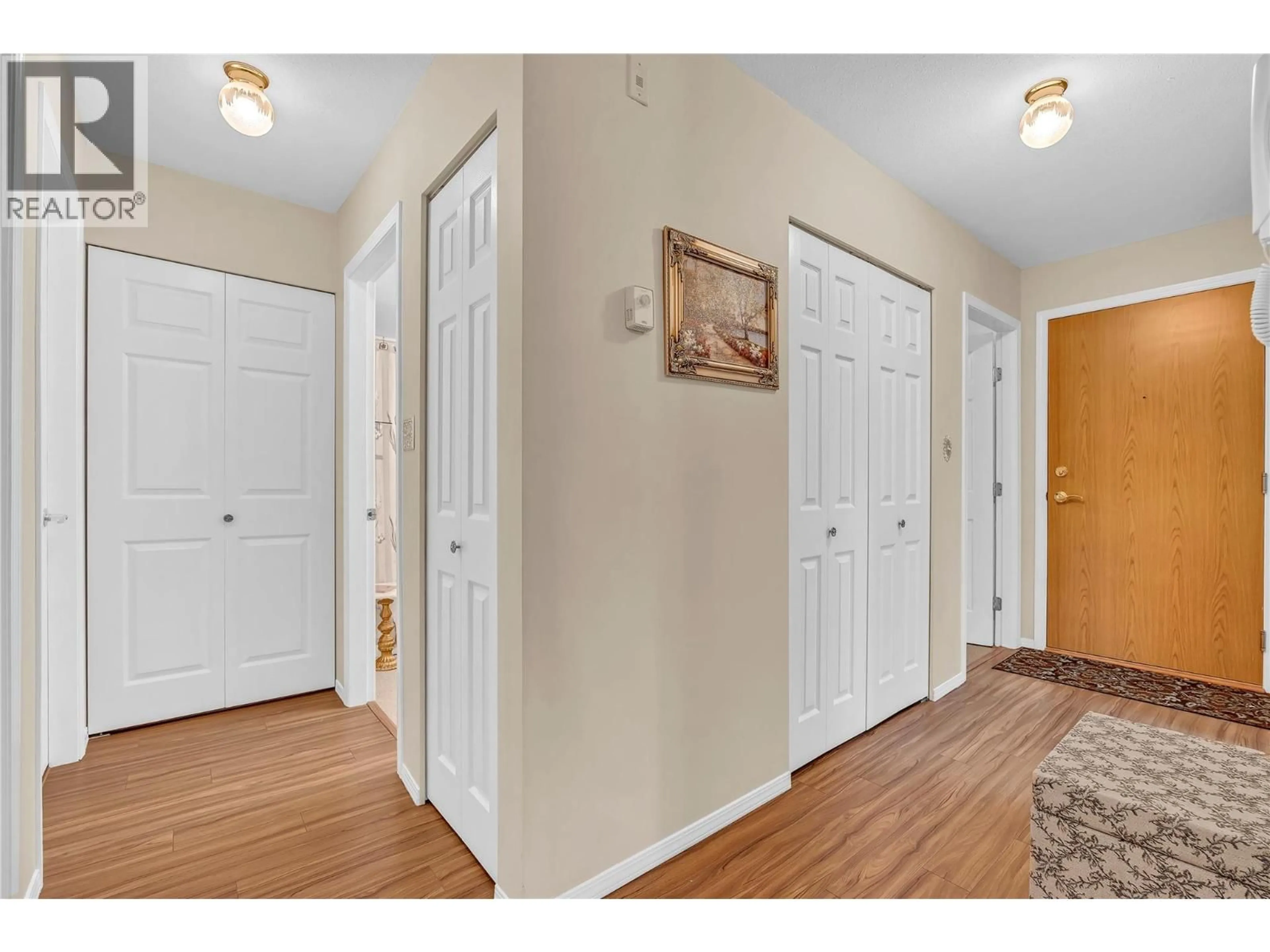 Indoor entryway for 202 - 202 EDMONTON AVENUE, Penticton British Columbia V2A2G8