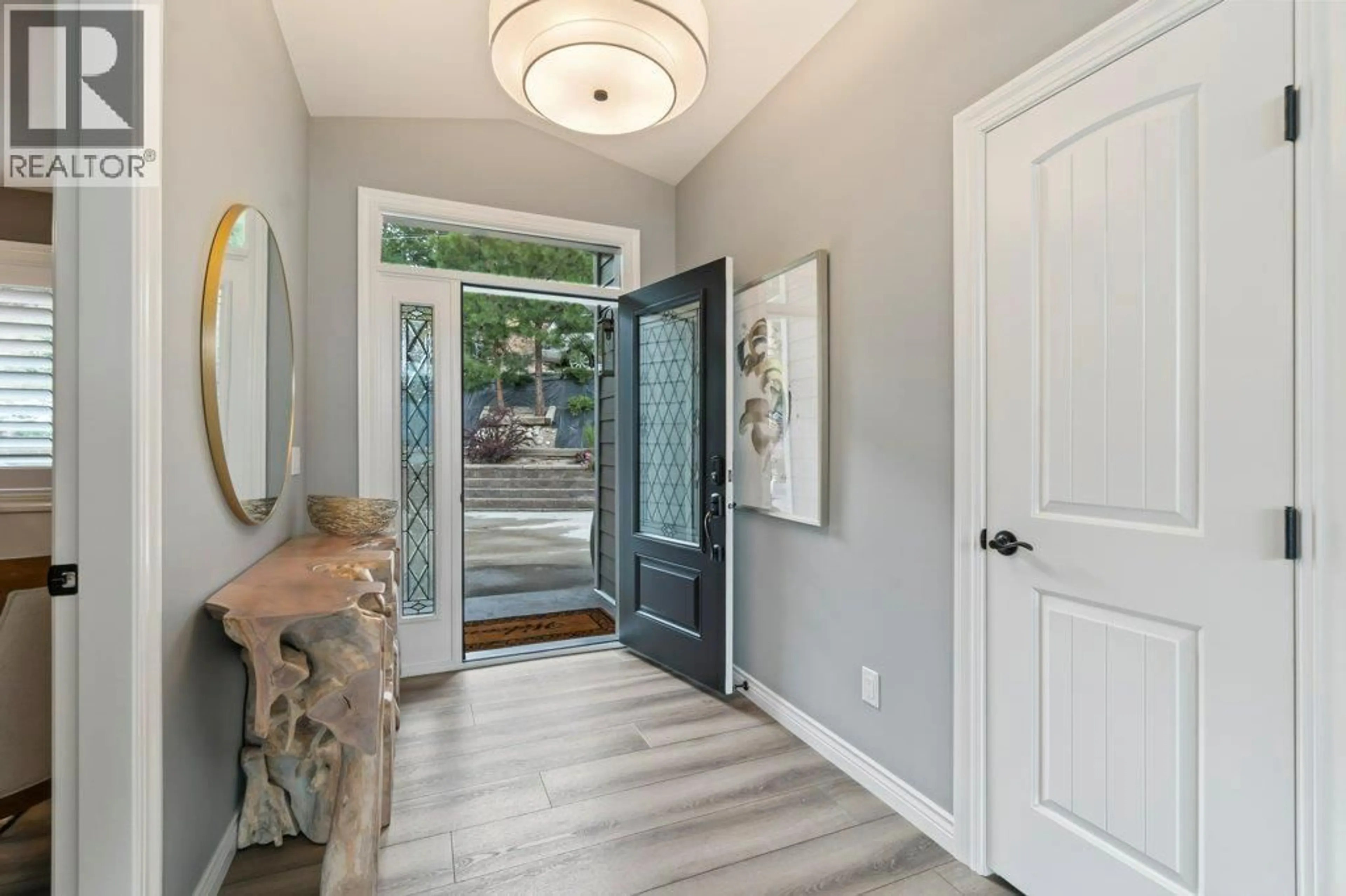 Indoor entryway for 3949 DESERT PINES AVENUE, Peachland British Columbia V0H1X2