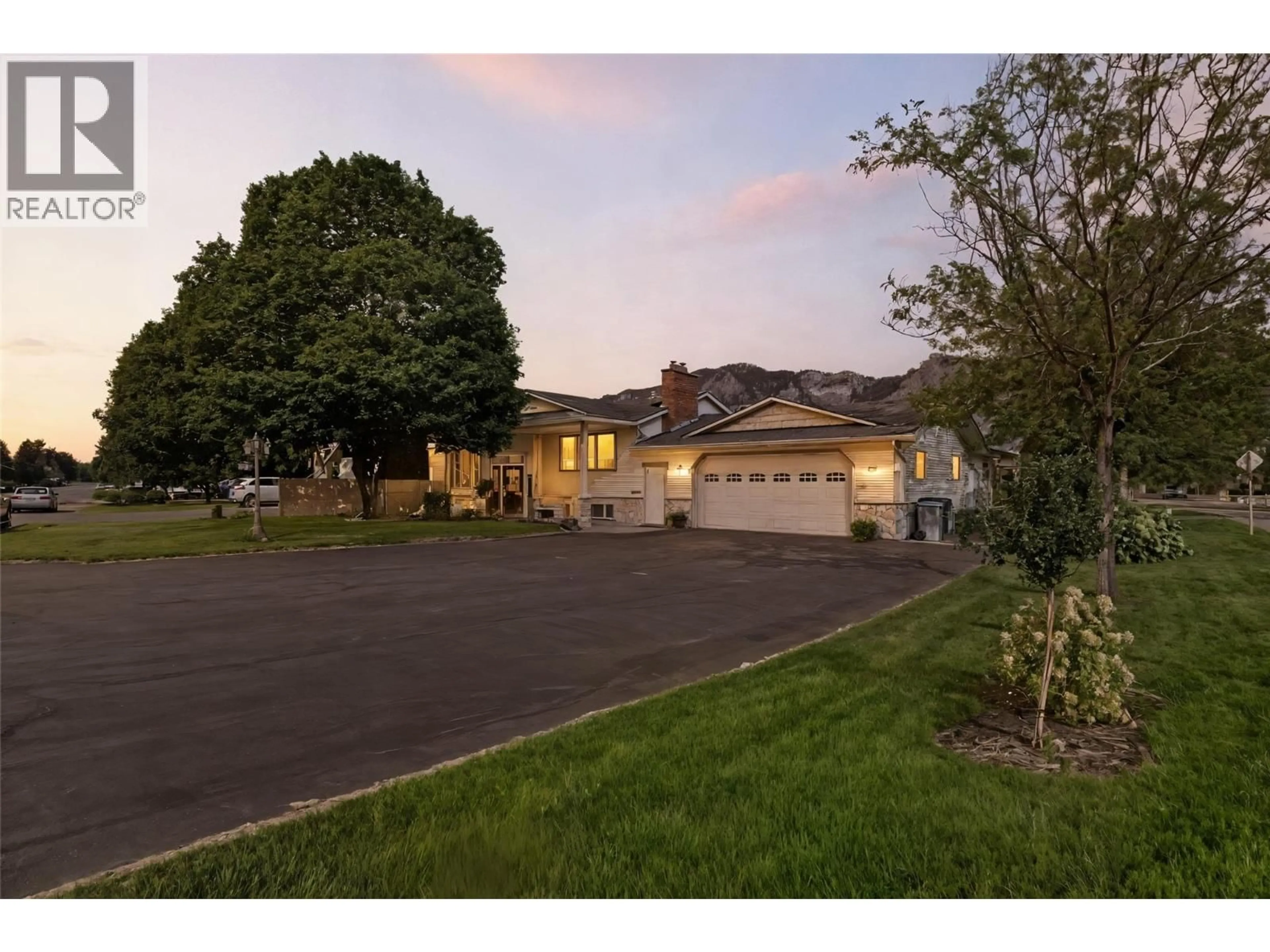 A pic from outside/outdoor area/front of a property/back of a property/a pic from drone, street for 5996 TODD HILL CRESCENT, Kamloops British Columbia V2C4X8