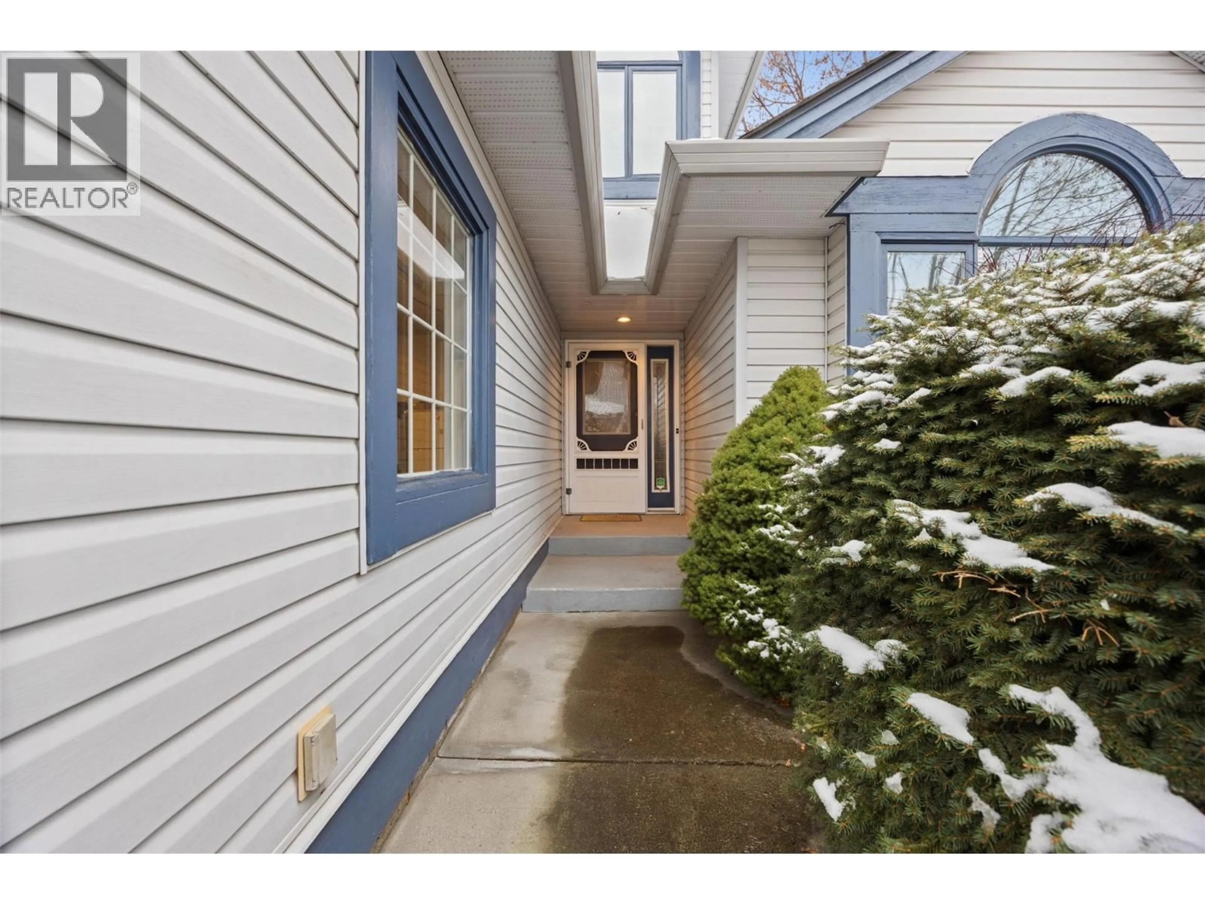Indoor entryway for 699 SARATOGA PLACE, Kelowna British Columbia V1W2Z6
