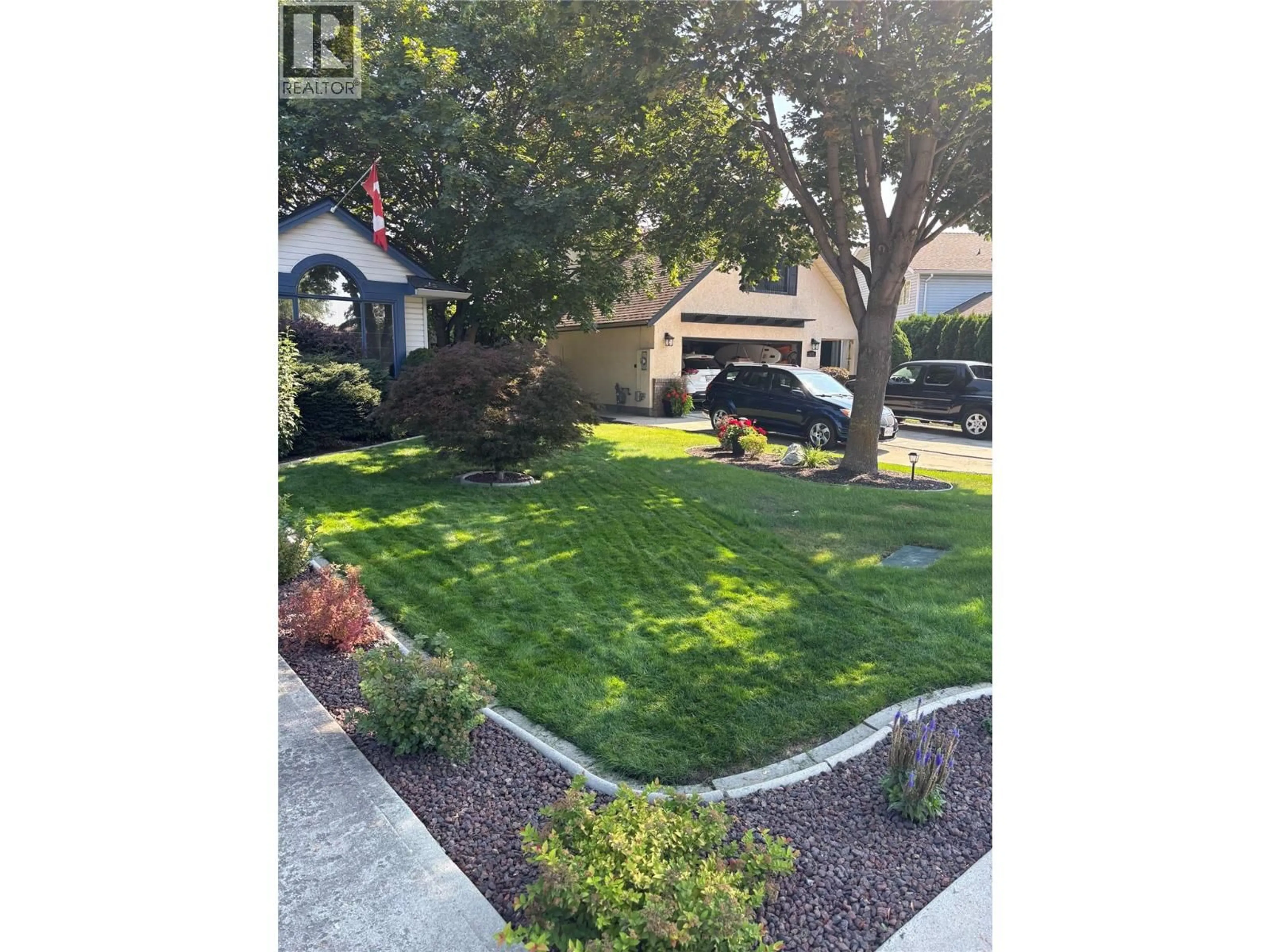 A pic from outside/outdoor area/front of a property/back of a property/a pic from drone, street for 699 SARATOGA PLACE, Kelowna British Columbia V1W2Z6