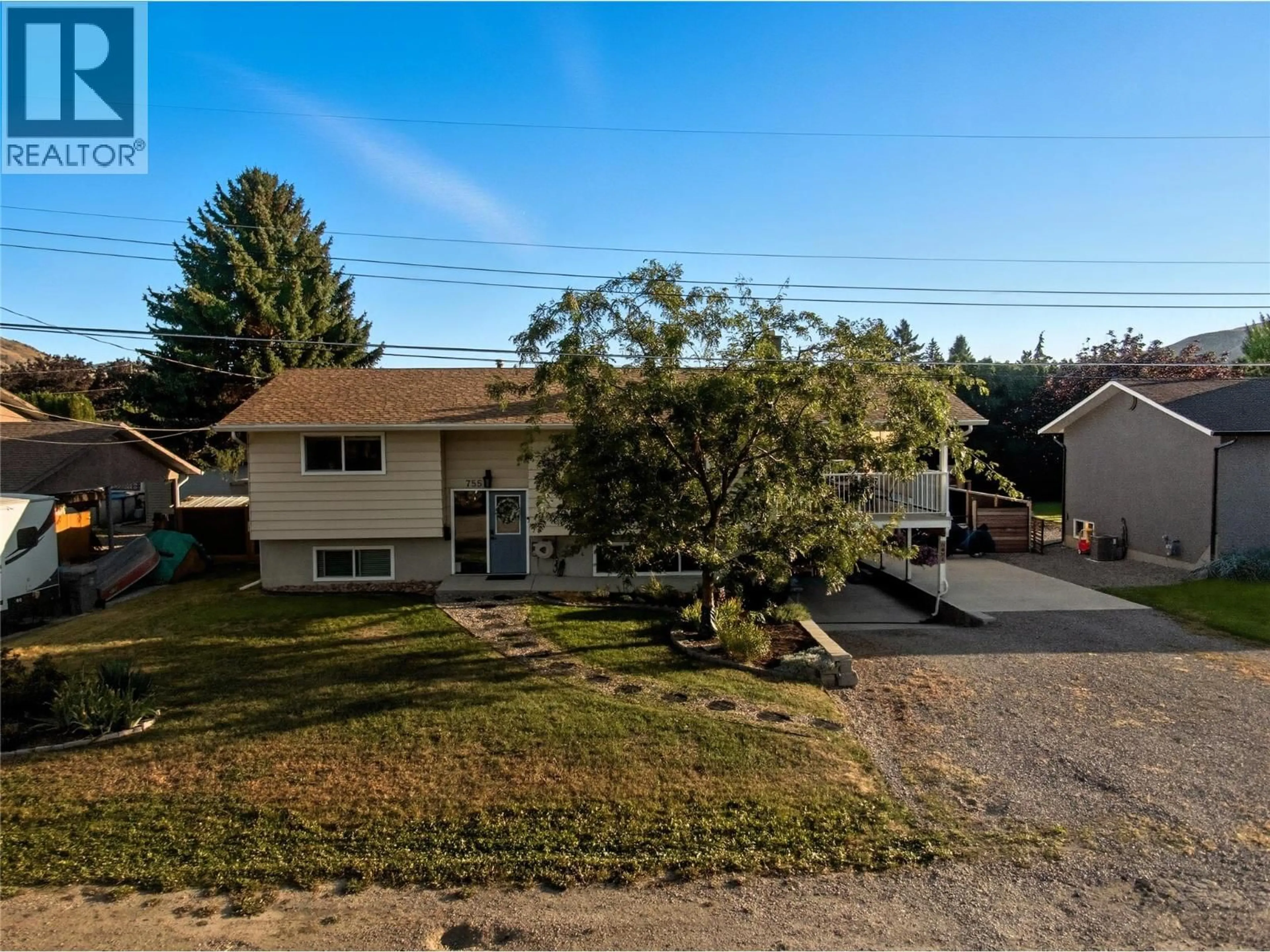 A pic from outside/outdoor area/front of a property/back of a property/a pic from drone, street for 755 MORVEN DRIVE, Kamloops British Columbia V2B7T7
