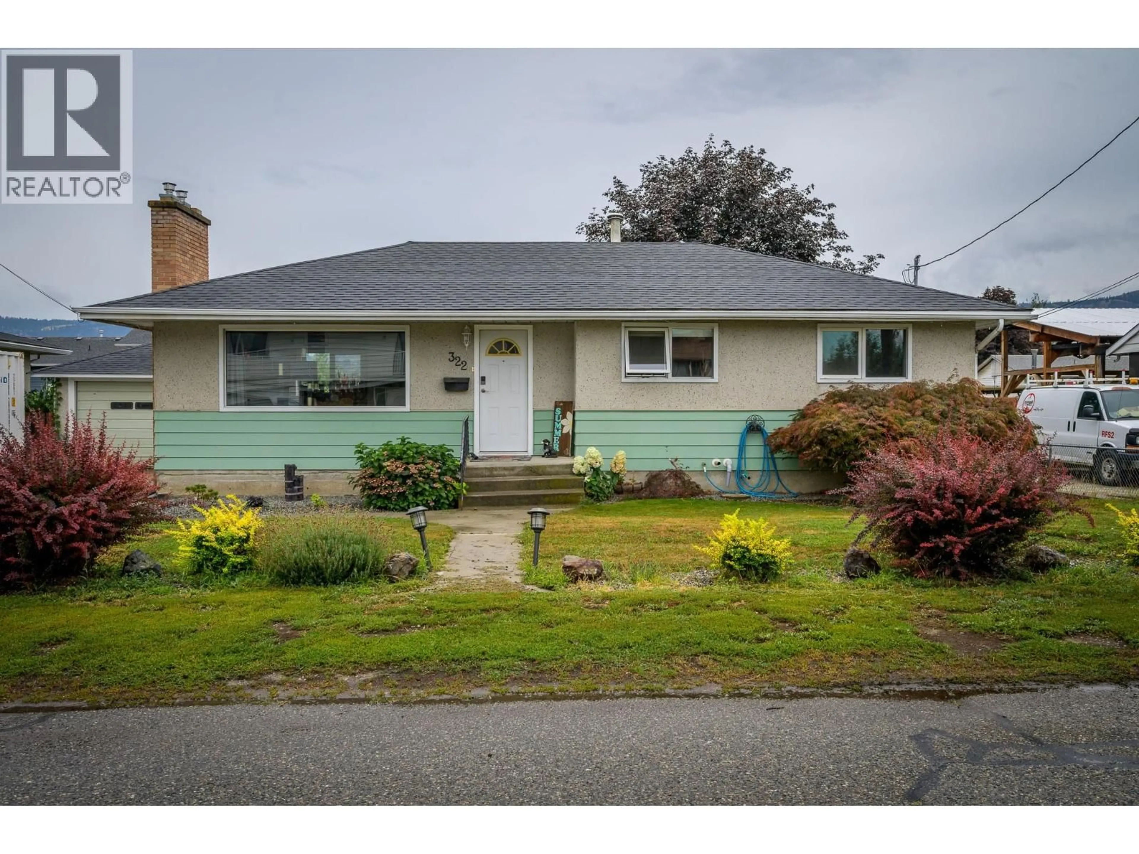 Home with vinyl exterior material, street for 322 WALNUT AVENUE, Kamloops British Columbia V2B1K3