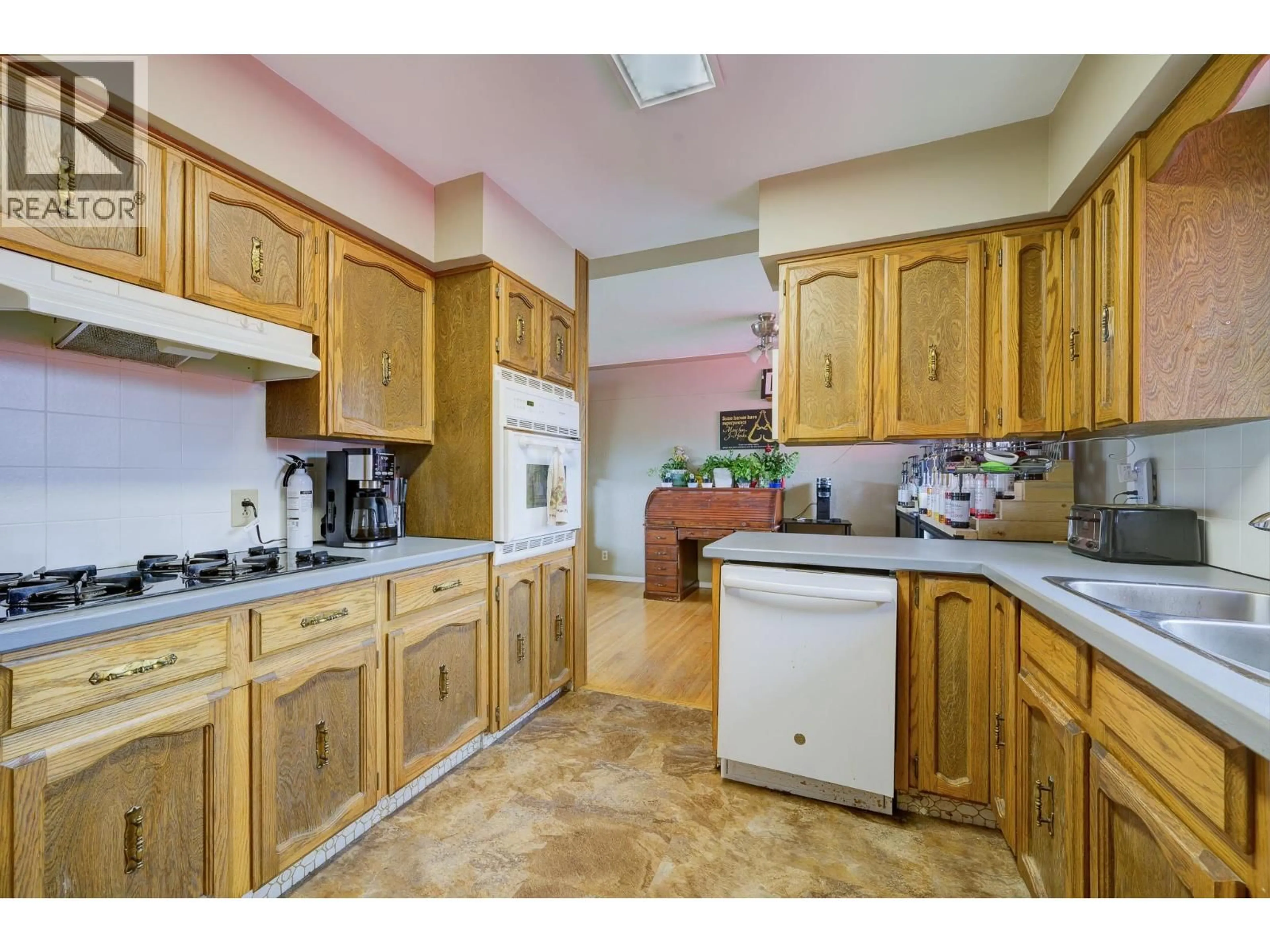 Standard kitchen, unknown for 322 WALNUT AVENUE, Kamloops British Columbia V2B1K3